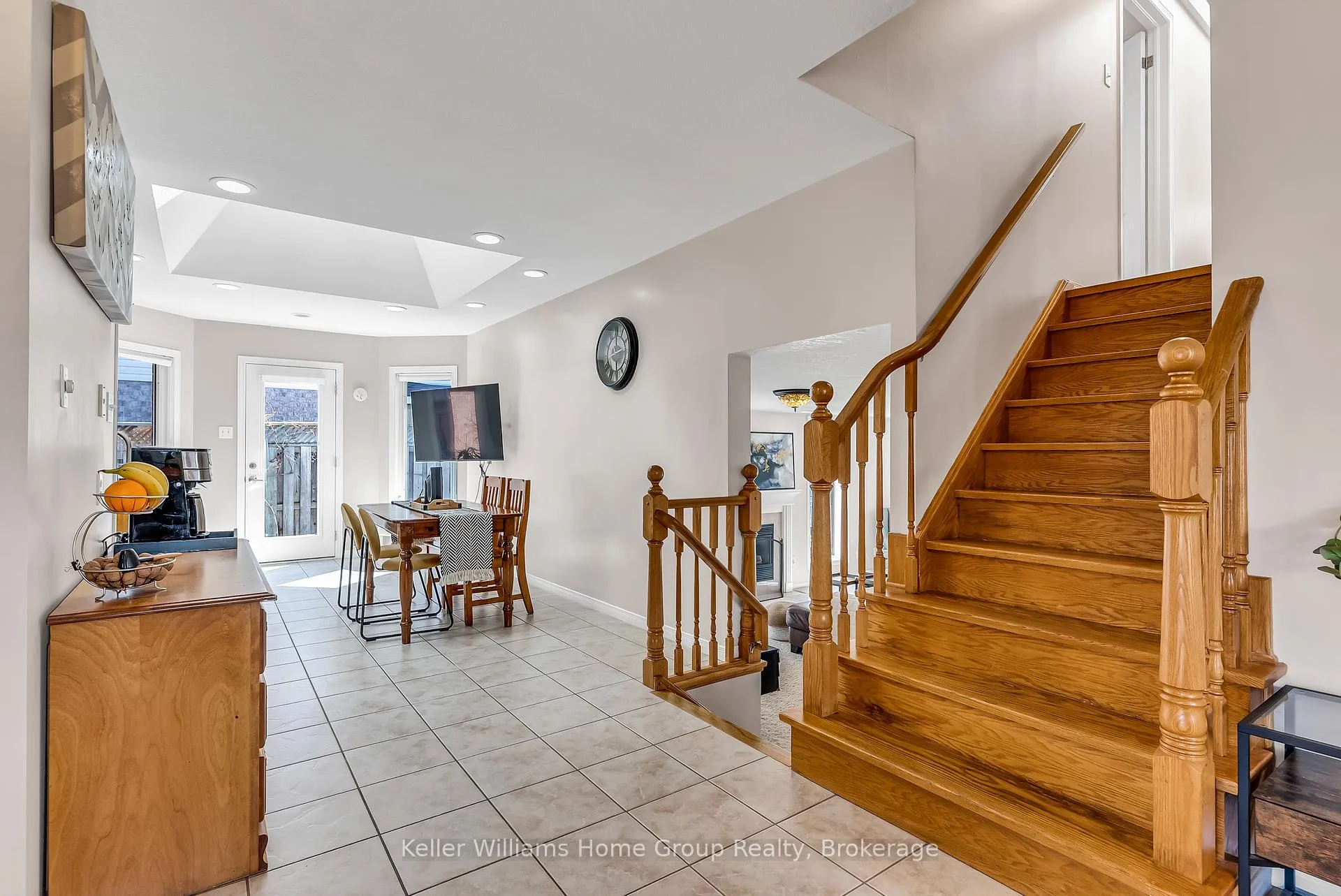 Photo 12 of 6 Gibbs Crescent, Guelph, Clairfields/Hanlon Business Park — HOMEH
