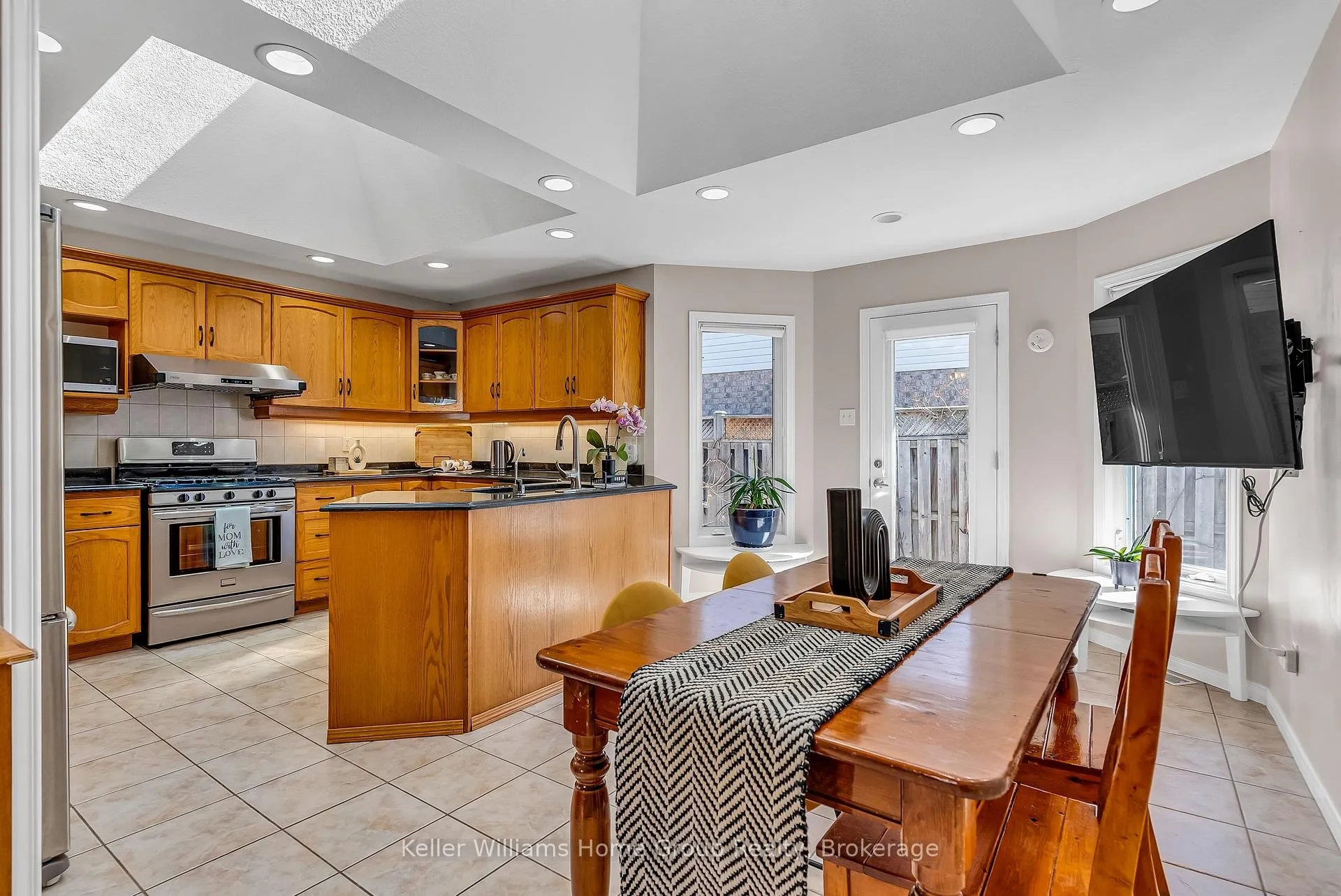 Photo 13 of 6 Gibbs Crescent, Guelph, Clairfields/Hanlon Business Park — HOMEH