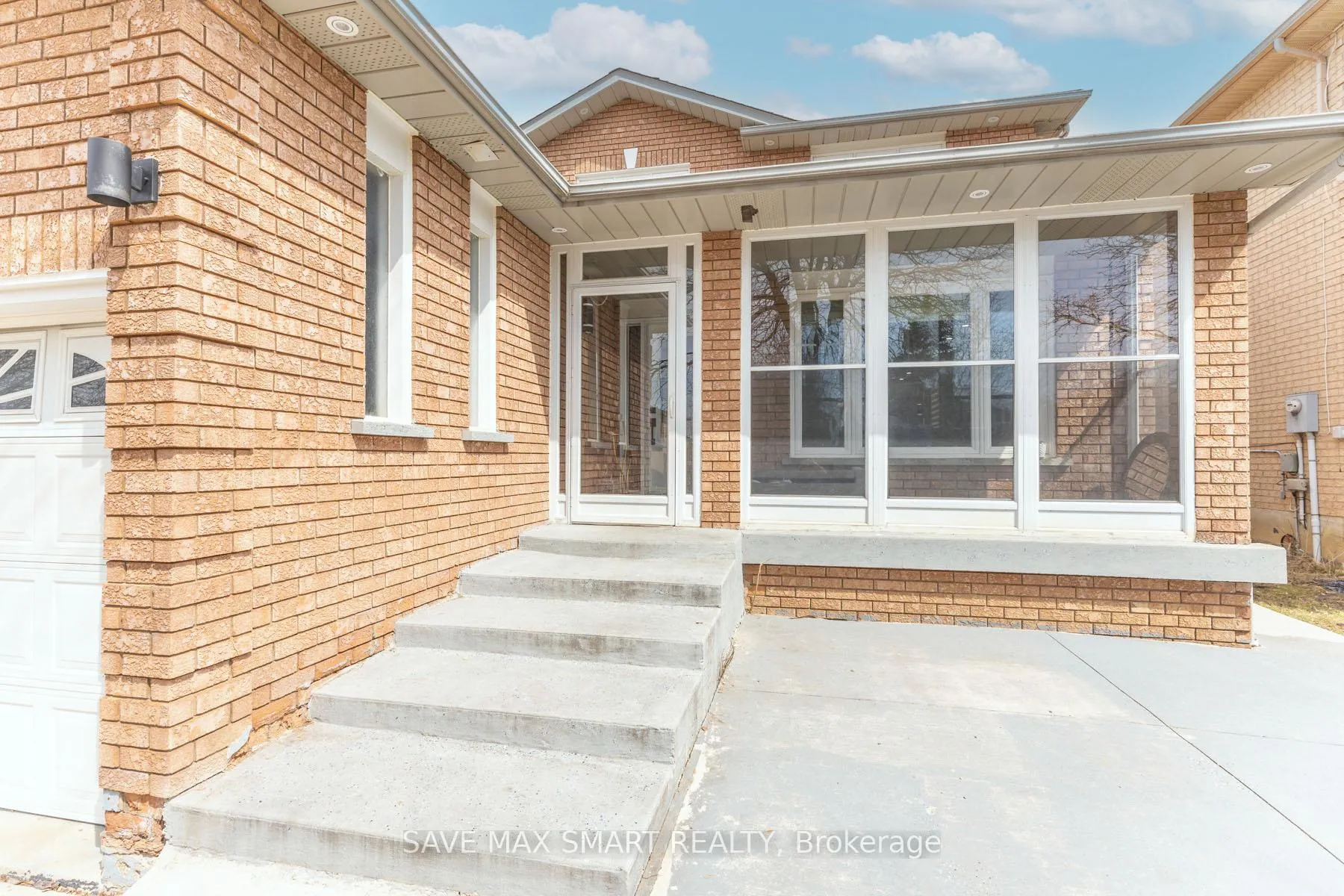 Photo 3 of 46 Canarvan Court, Brampton, Fletcher's Creek South — HOMEH