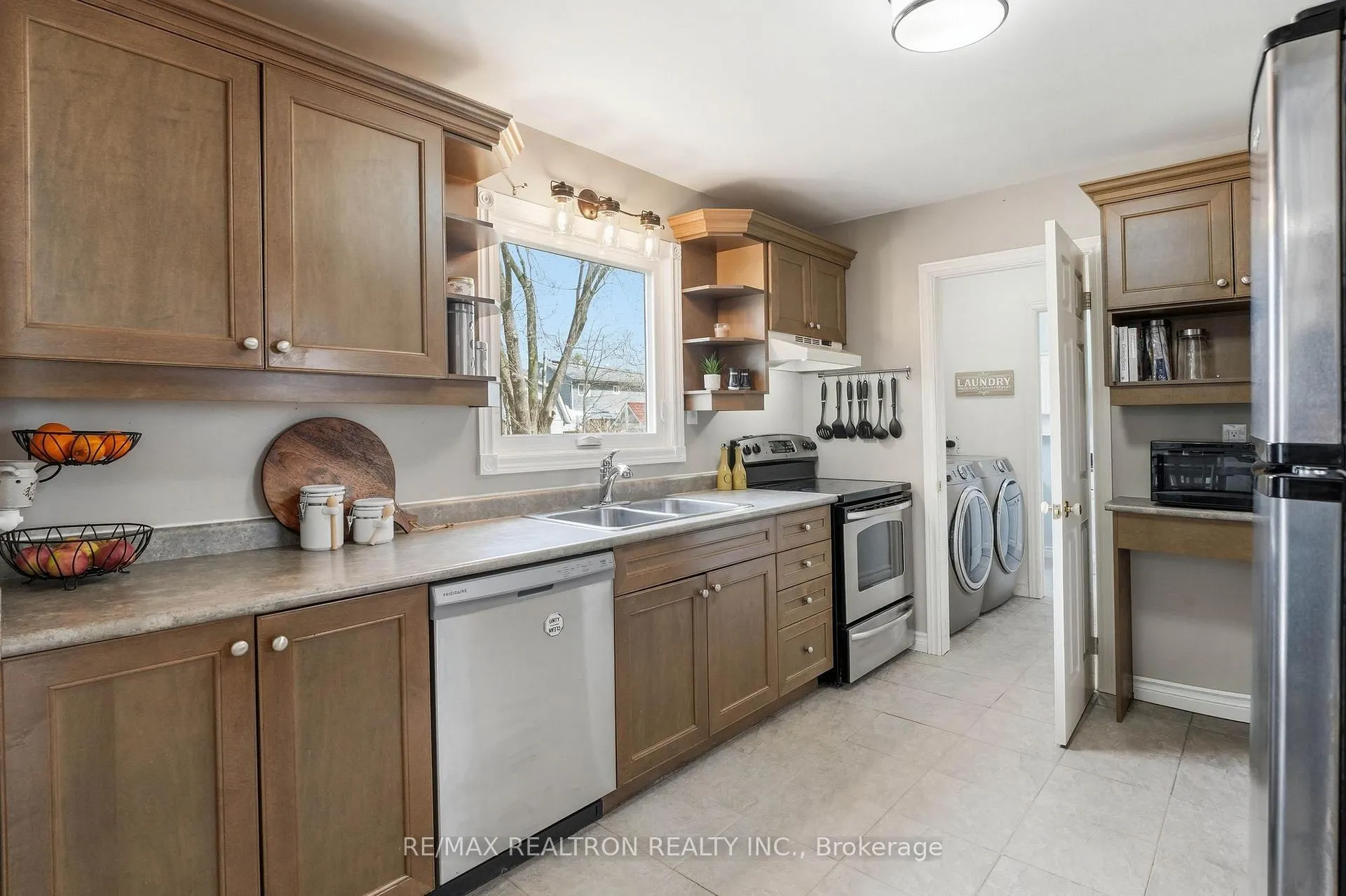 Photo 8 of 184 Silas Boulevard, Georgina, Keswick North — HOMEH