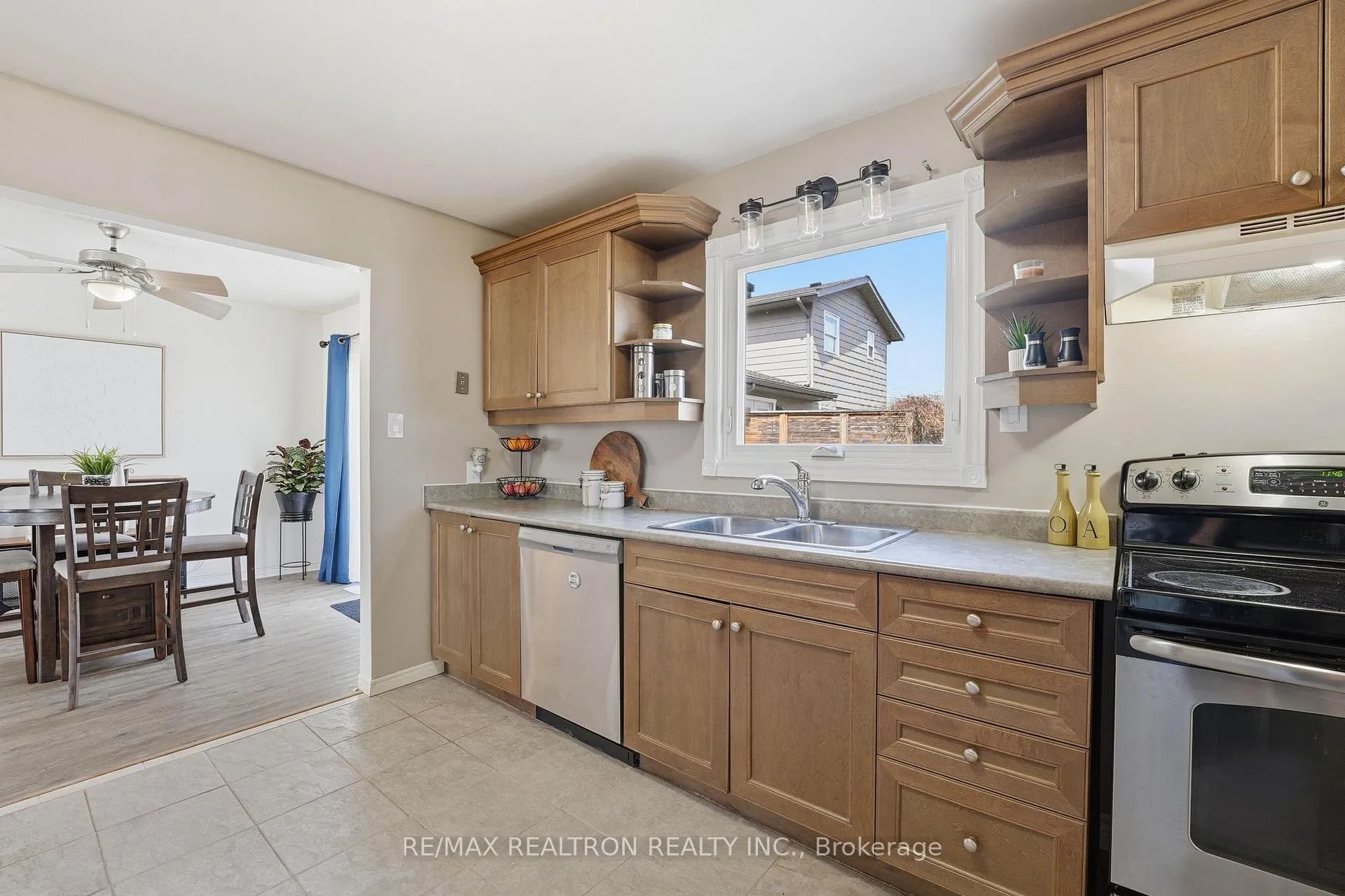 Photo 10 of 184 Silas Boulevard, Georgina, Keswick North — HOMEH