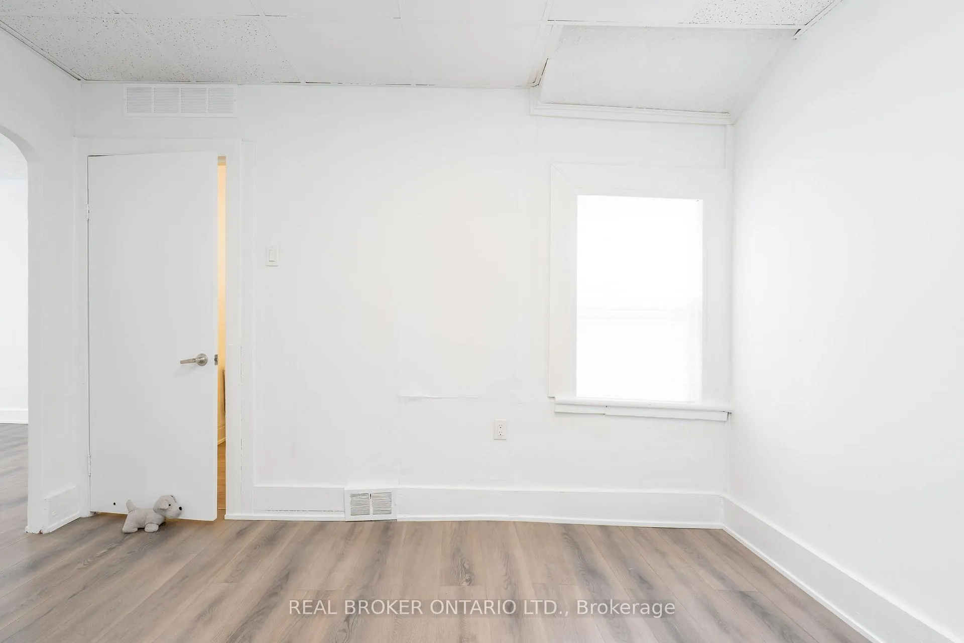 Photo 8 of 38 Bruce Street, Oshawa, Central — HOMEH