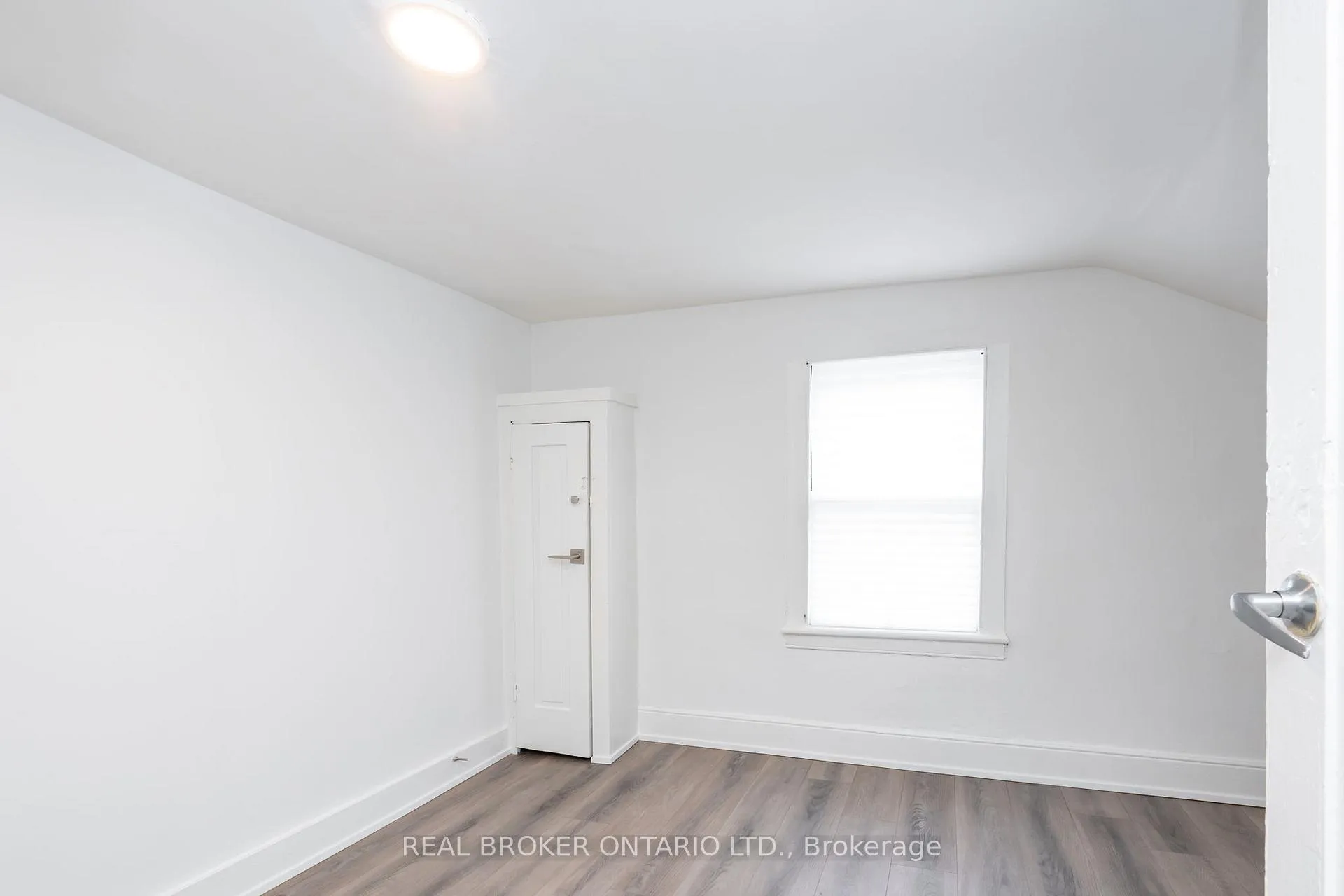 Photo 13 of 38 Bruce Street, Oshawa, Central — HOMEH