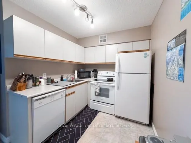 Photo 3 of Unit 322, 1 Jacksway Crescent, London, North G — HOMEH