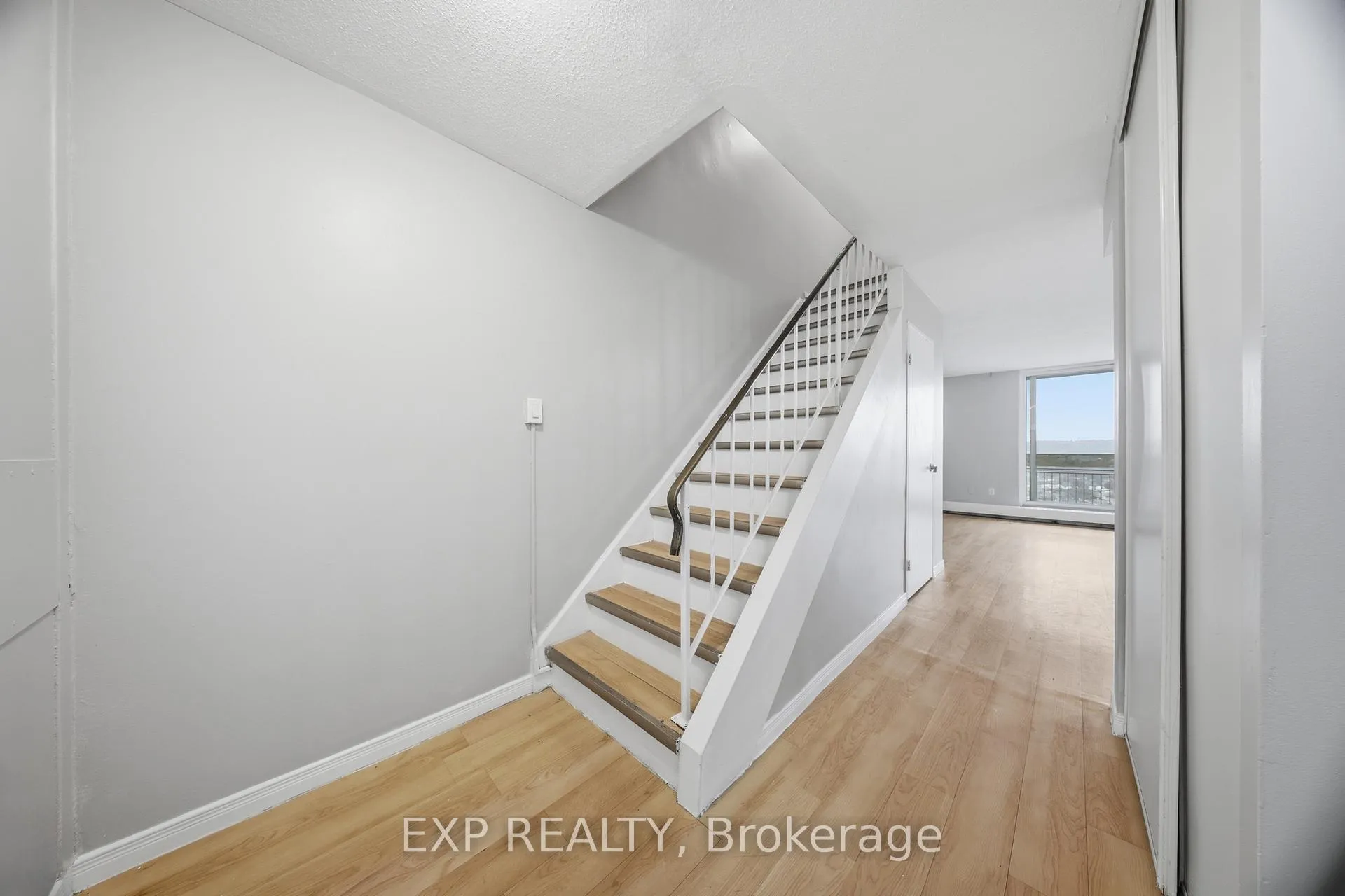 Photo 12 of Unit 811, 350 Quigley Road, Hamilton, Vincent — HOMEH