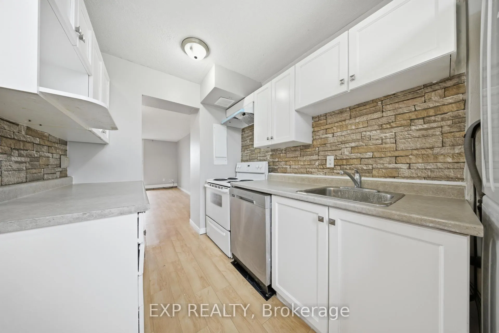 Photo 16 of Unit 811, 350 Quigley Road, Hamilton, Vincent — HOMEH