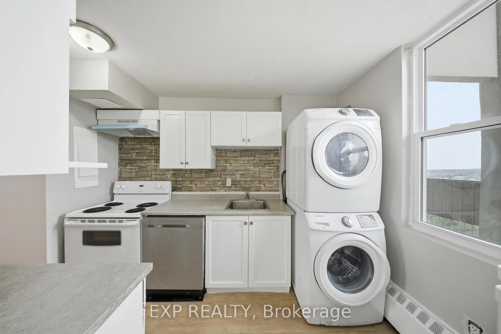 Photo 17 of Unit 811, 350 Quigley Road, Hamilton, Vincent — HOMEH