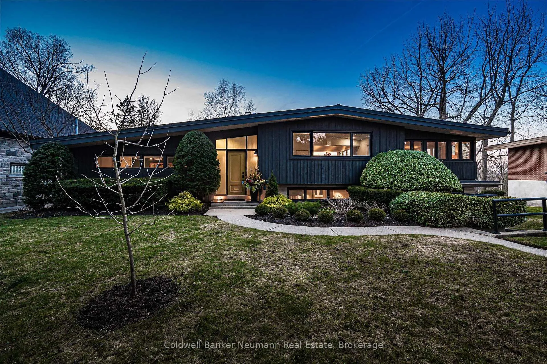 Photo 2 of 20 Harcourt Drive, Guelph, Dovercliffe Park/Old University — HOMEH