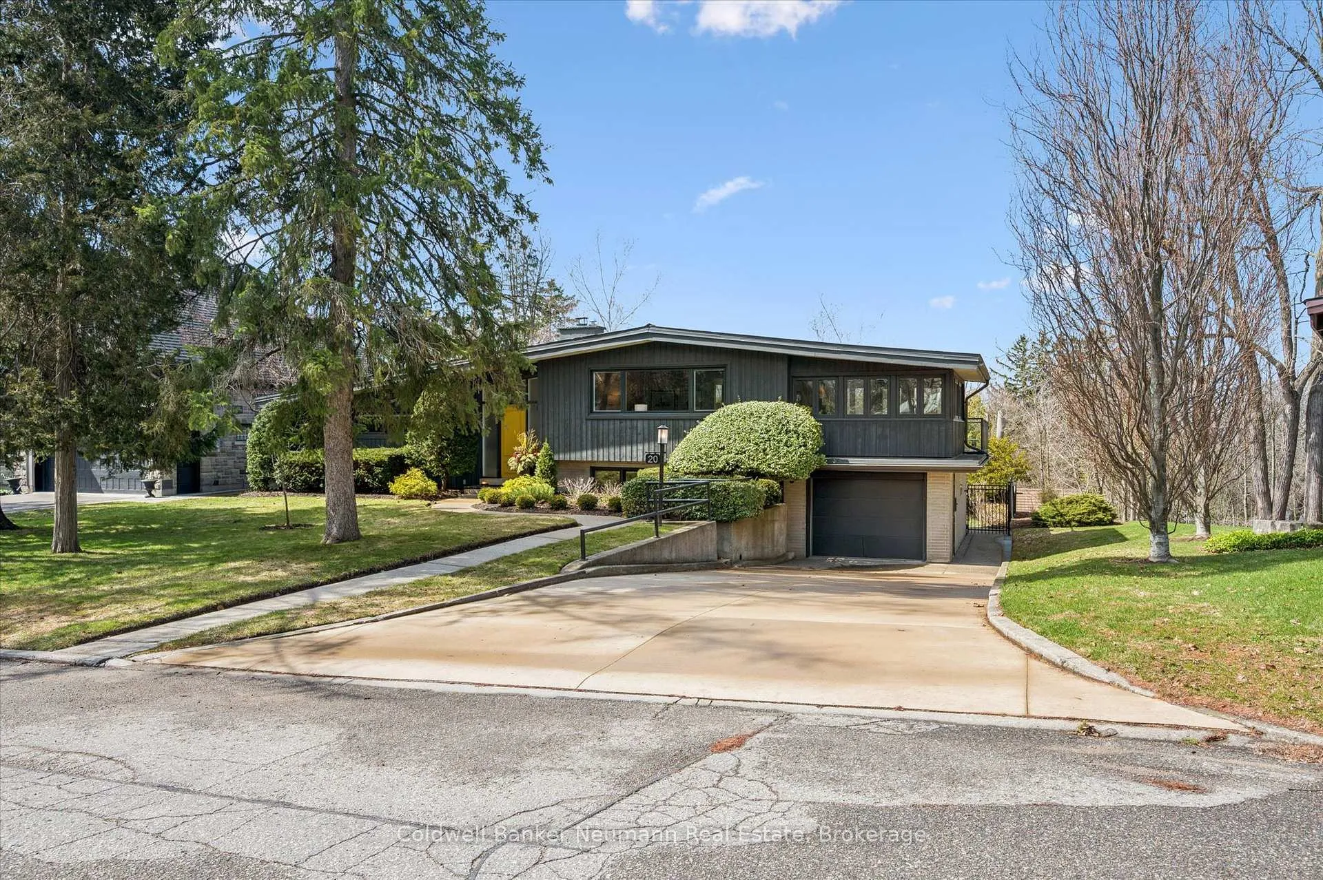 Photo 3 of 20 Harcourt Drive, Guelph, Dovercliffe Park/Old University — HOMEH