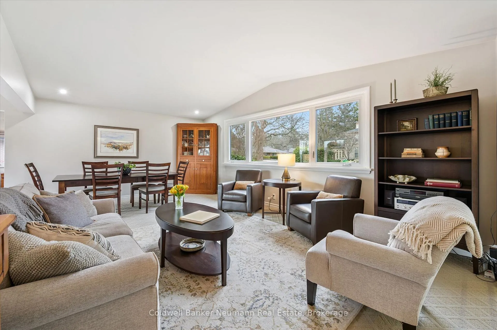 Photo 8 of 20 Harcourt Drive, Guelph, Dovercliffe Park/Old University — HOMEH