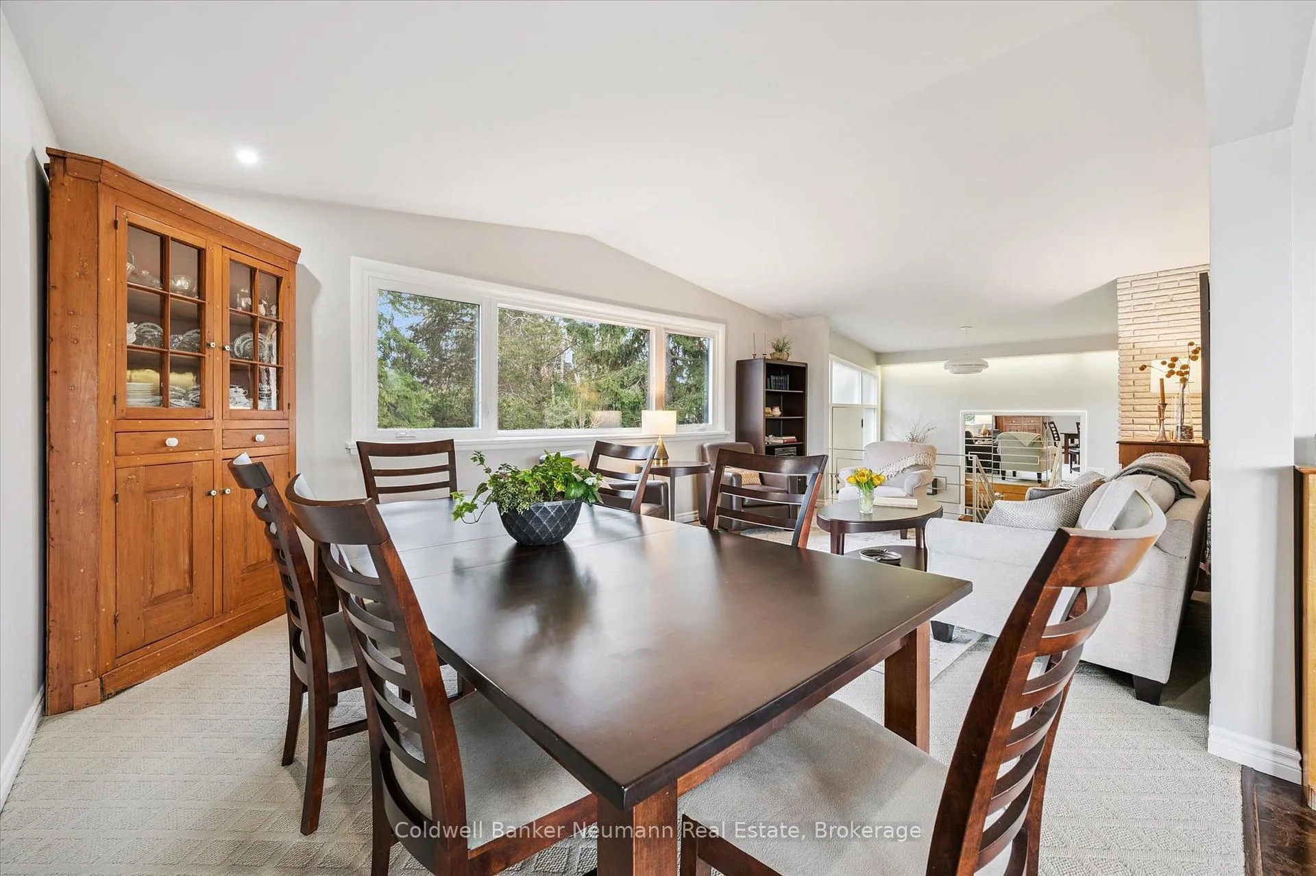 Photo 11 of 20 Harcourt Drive, Guelph, Dovercliffe Park/Old University — HOMEH