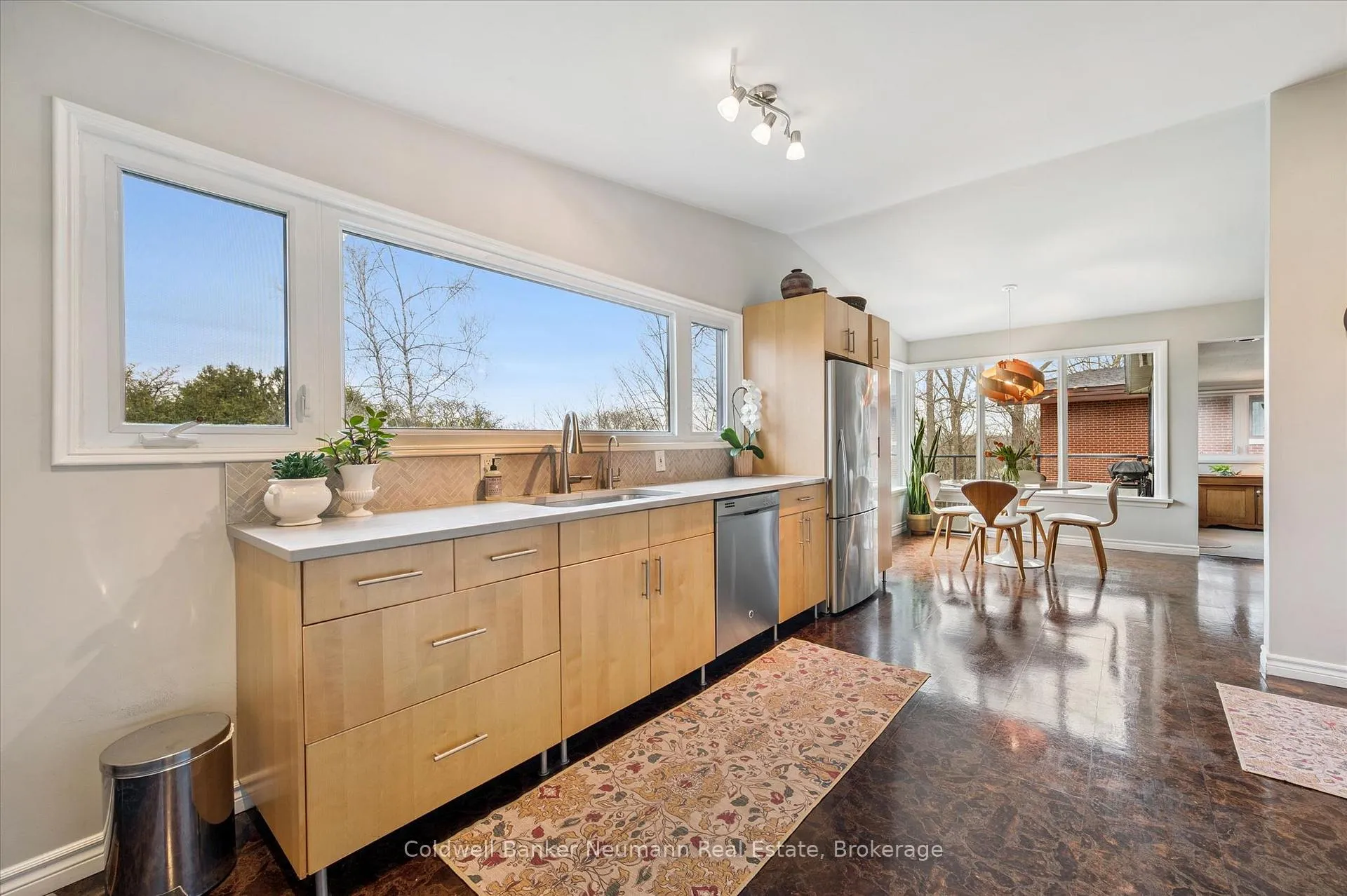 Photo 16 of 20 Harcourt Drive, Guelph, Dovercliffe Park/Old University — HOMEH