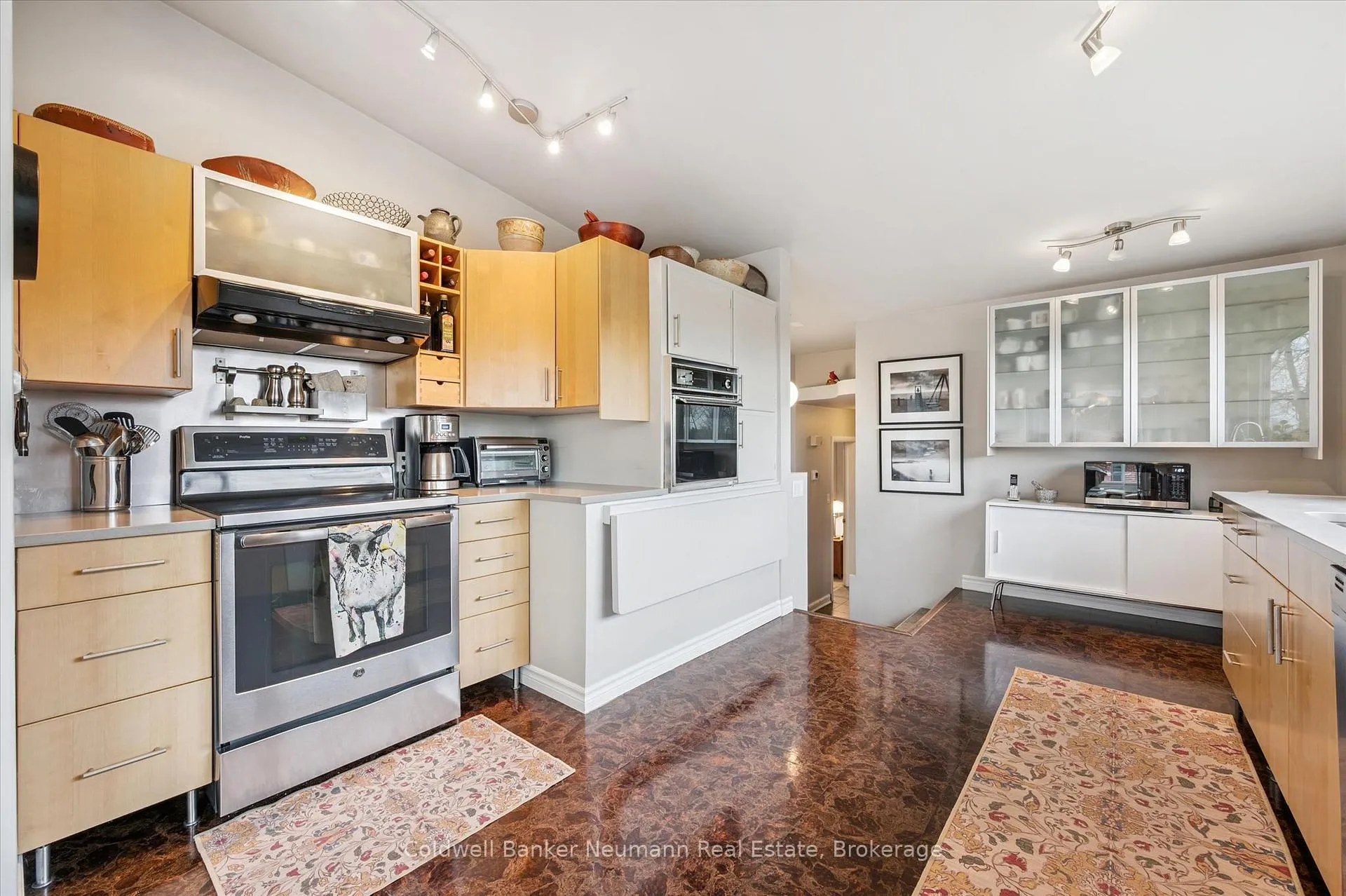 Photo 18 of 20 Harcourt Drive, Guelph, Dovercliffe Park/Old University — HOMEH