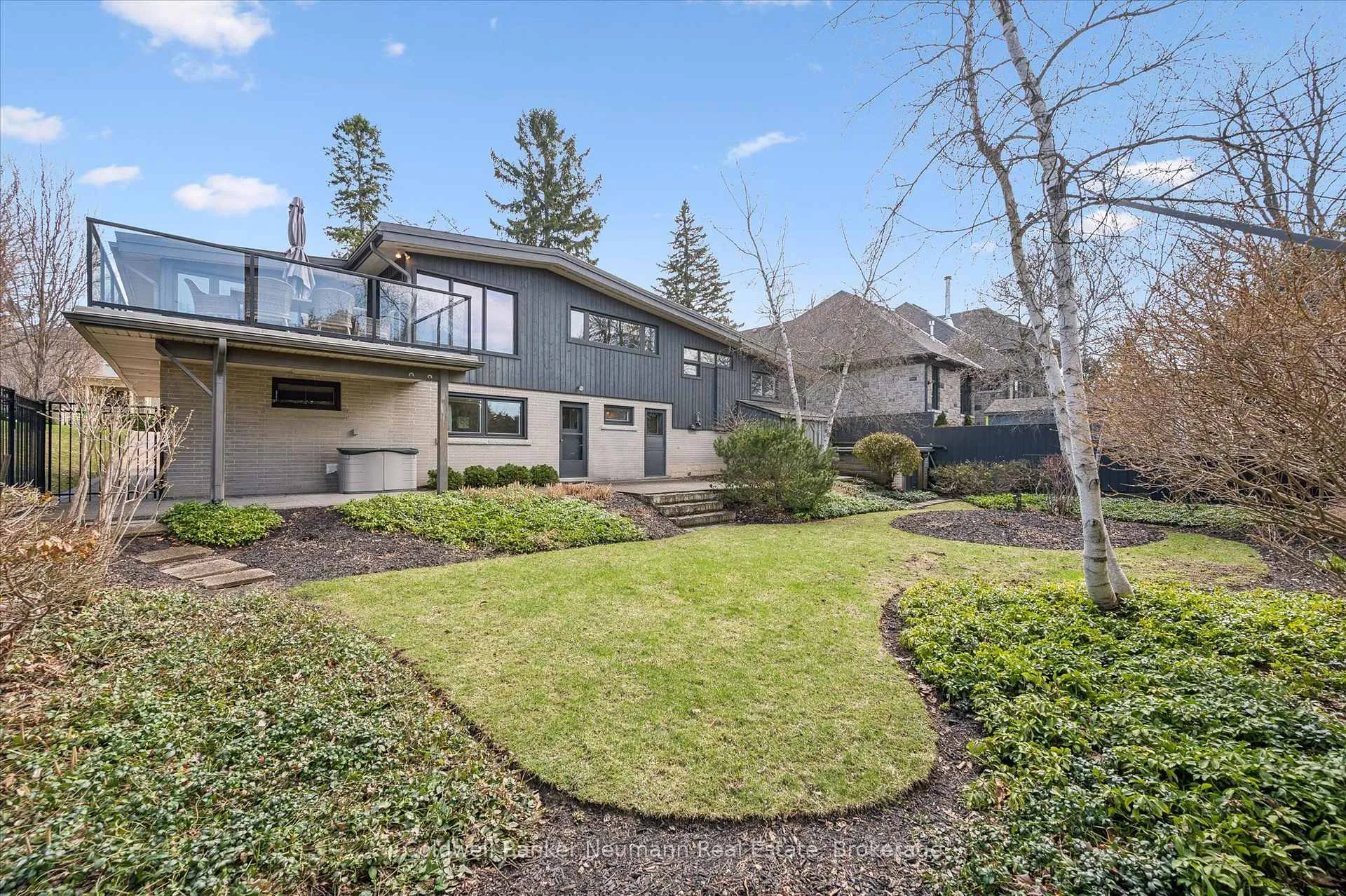 Photo 36 of 20 Harcourt Drive, Guelph, Dovercliffe Park/Old University — HOMEH