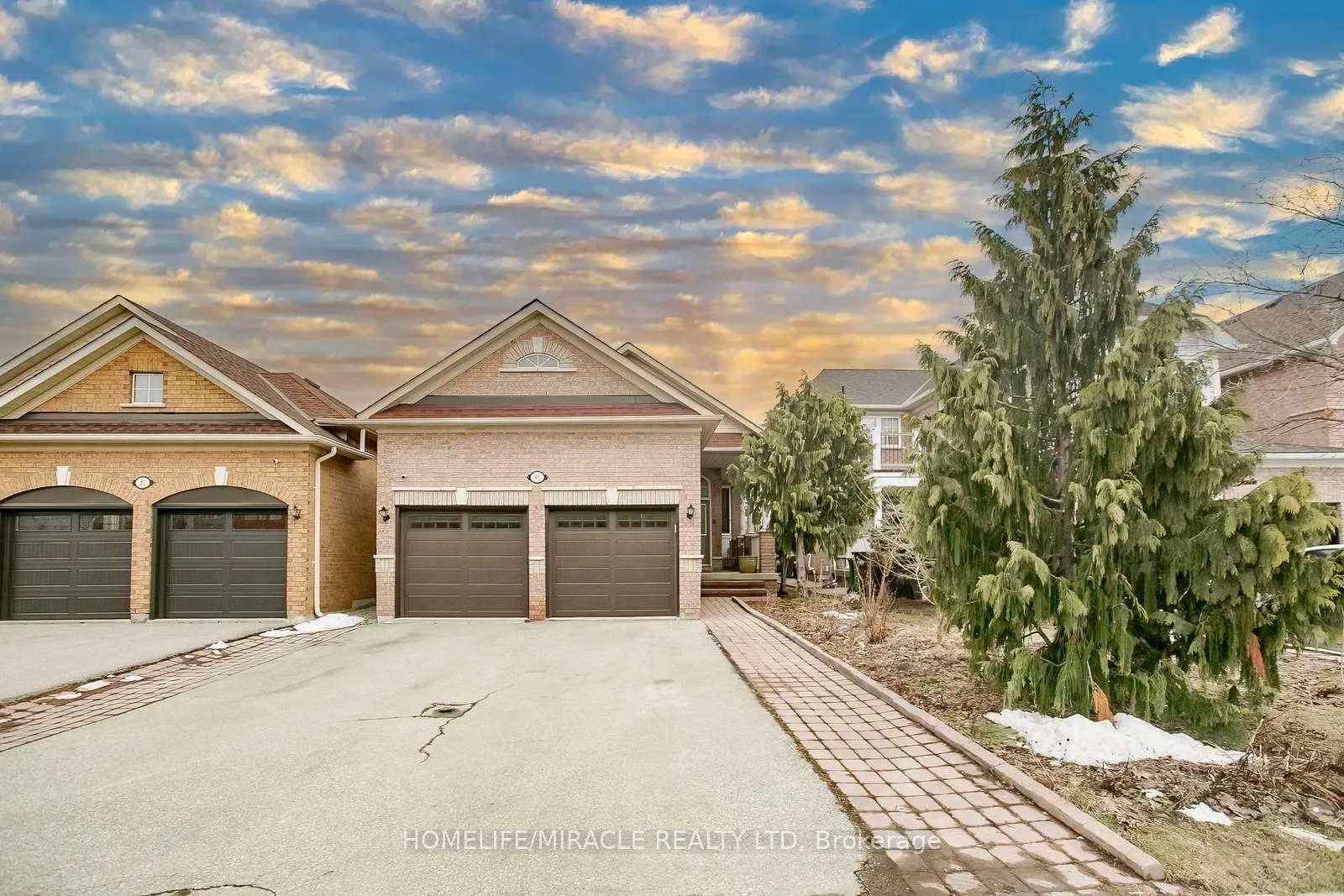 Photo 2 of 45 Vintage Gate, Brampton, Fletcher's Creek Village — HOMEH