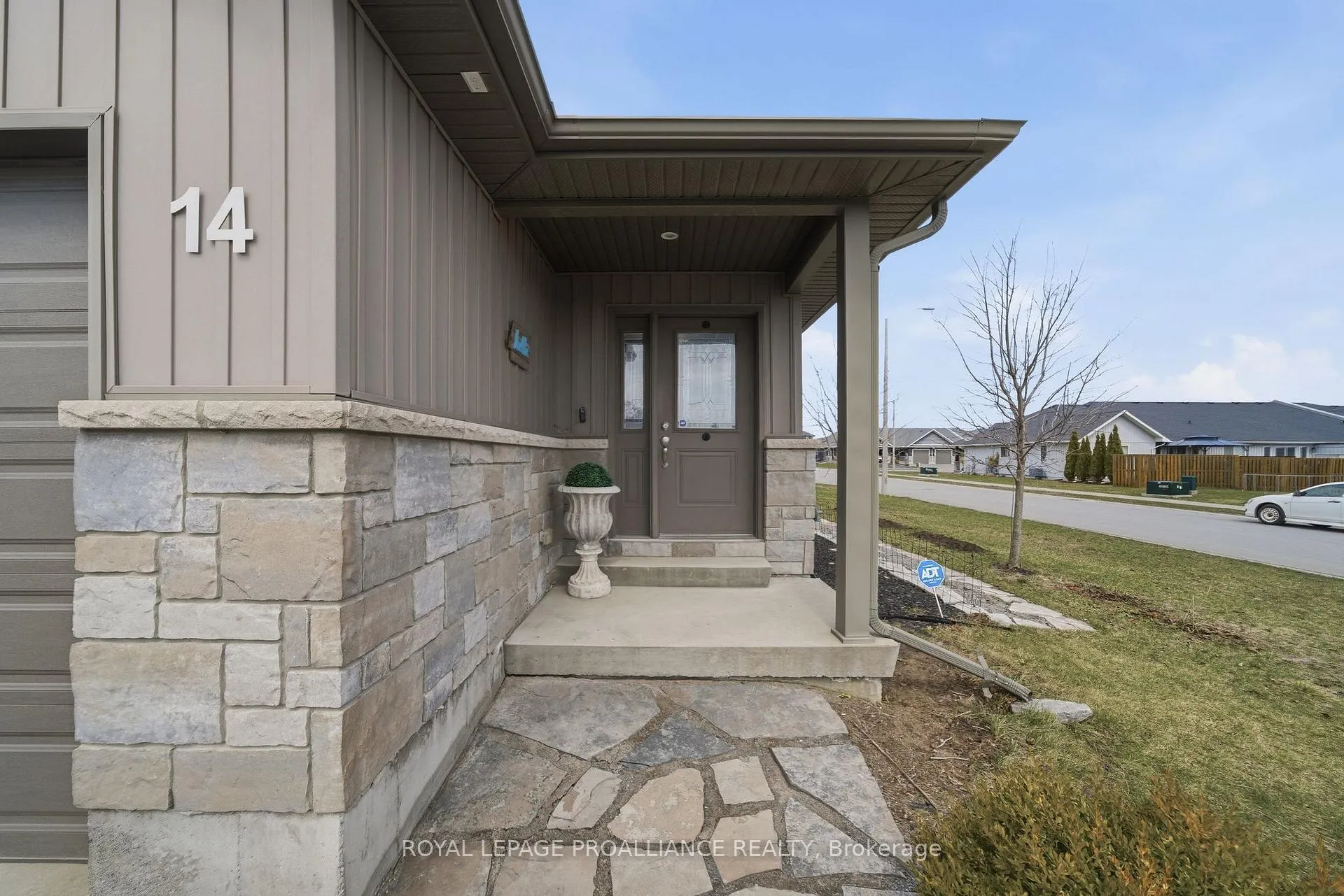 Photo 4 of 14 Cobblestone Street, Belleville, Belleville Ward — HOMEH