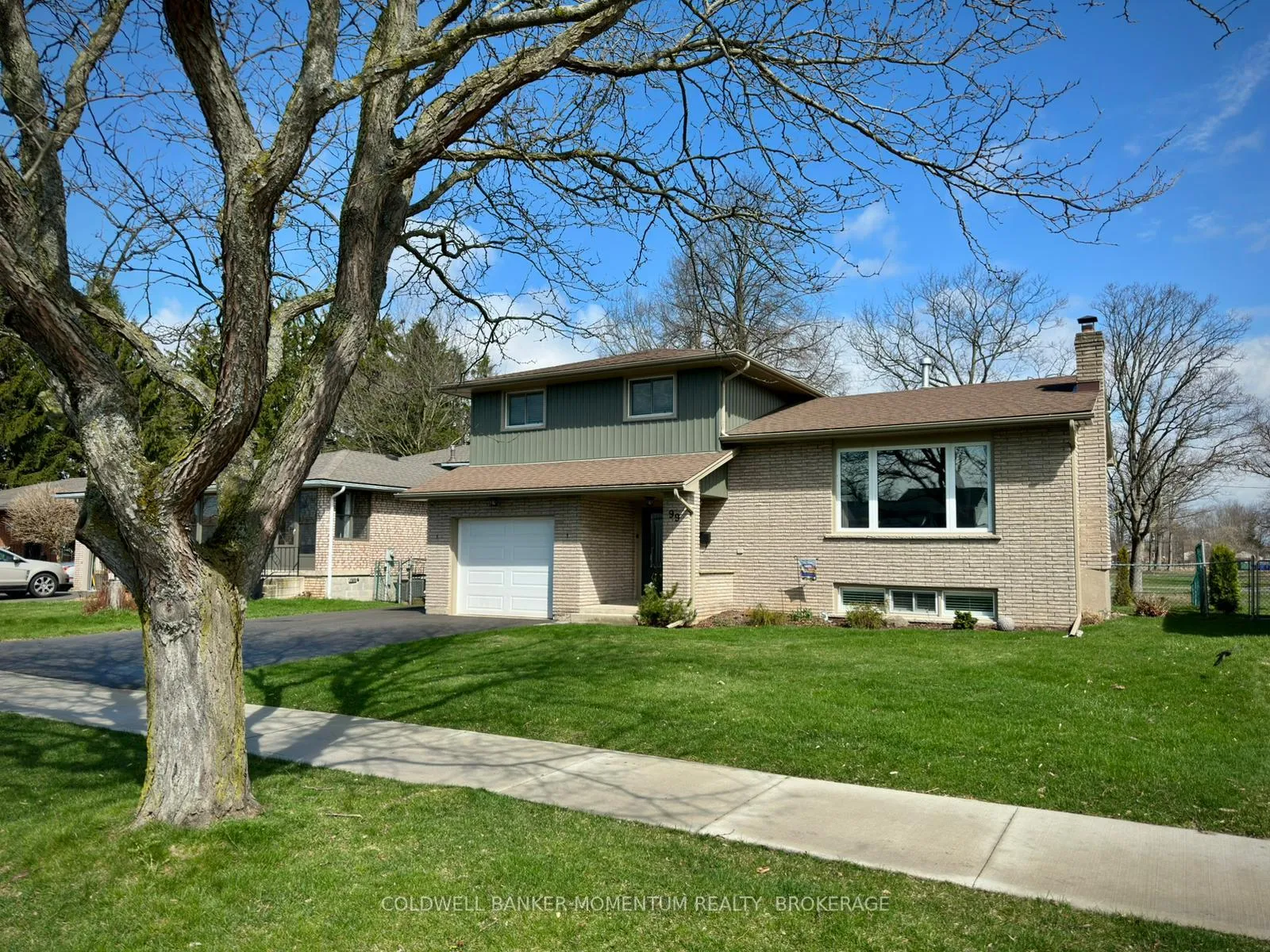 Photo 2 of 99 Erin Crescent, Welland, Prince Charles — HOMEH