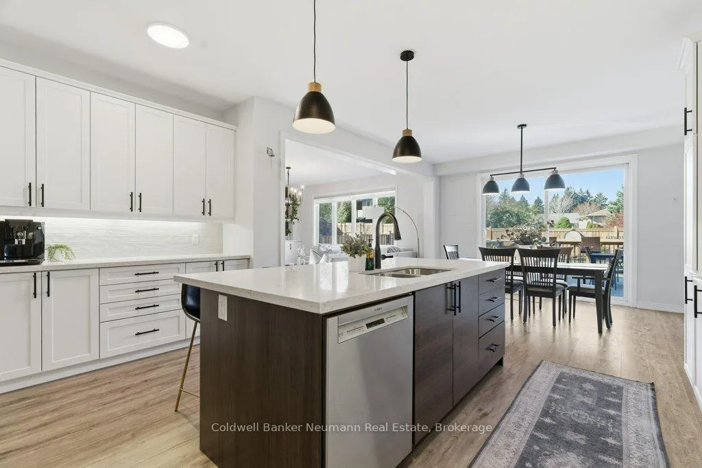 Photo 14 of 96 Harpin Way E, Centre Wellington, Fergus — HOMEH