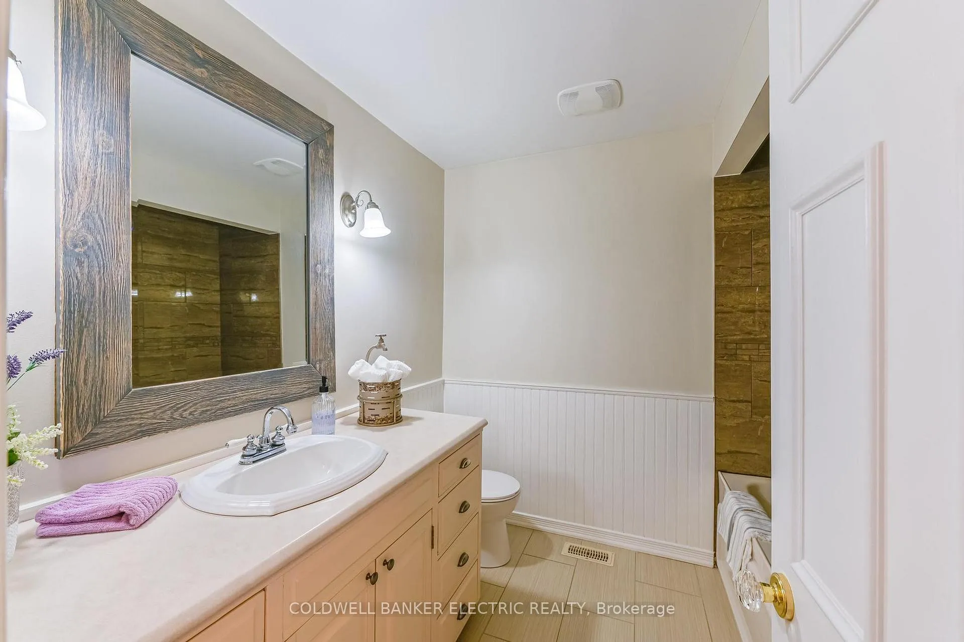 Photo 13 of 544 County 8 Road, Douro-Dummer — HOMEH