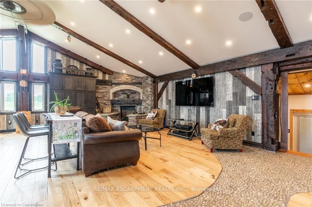 Photo 4 of 928 Brock Road, Hamilton, Rural Flamborough — HOMEH