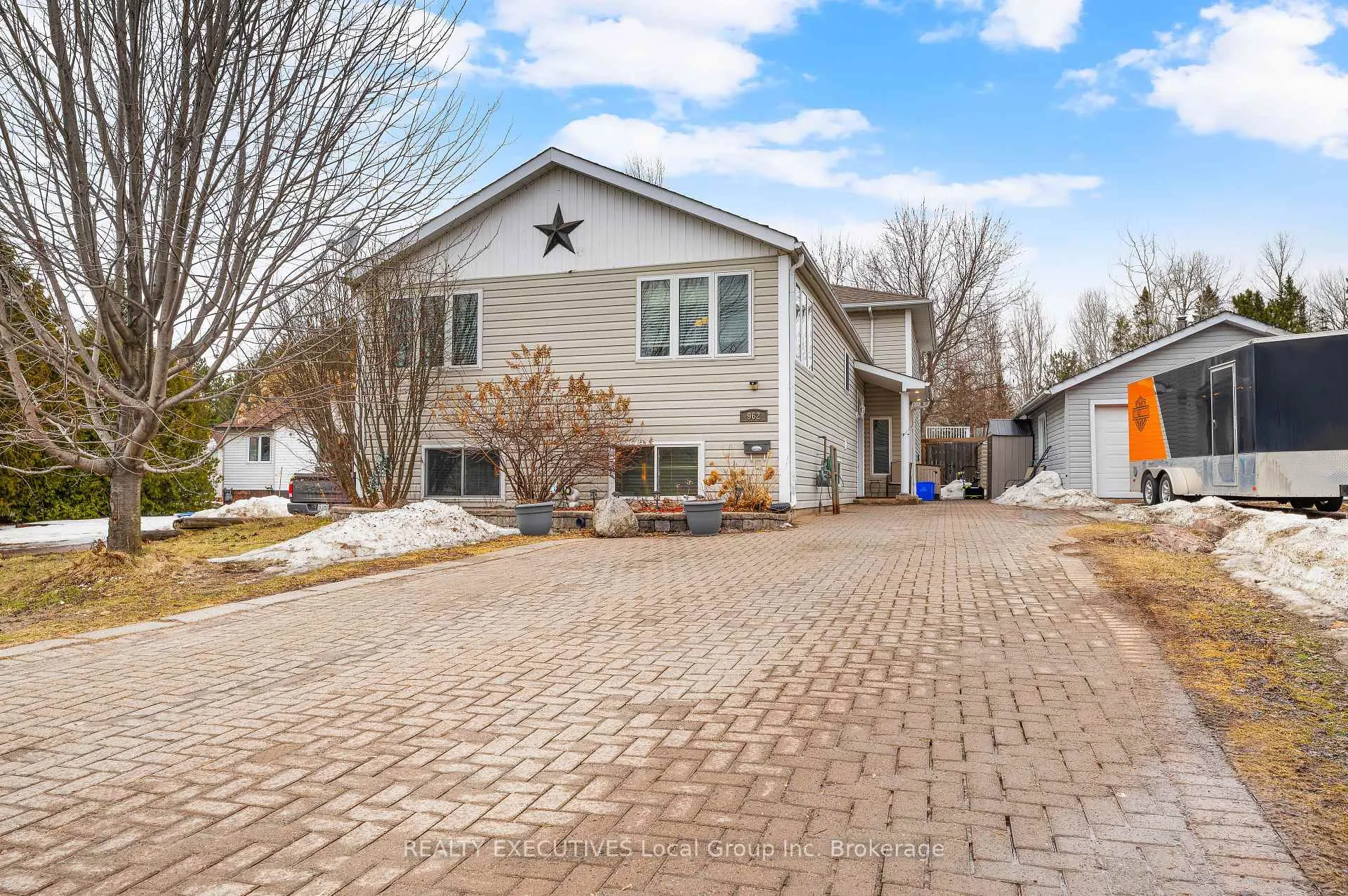 Photo 1 of 962 Lakeshore Drive, North Bay, Ferris — HOMEH