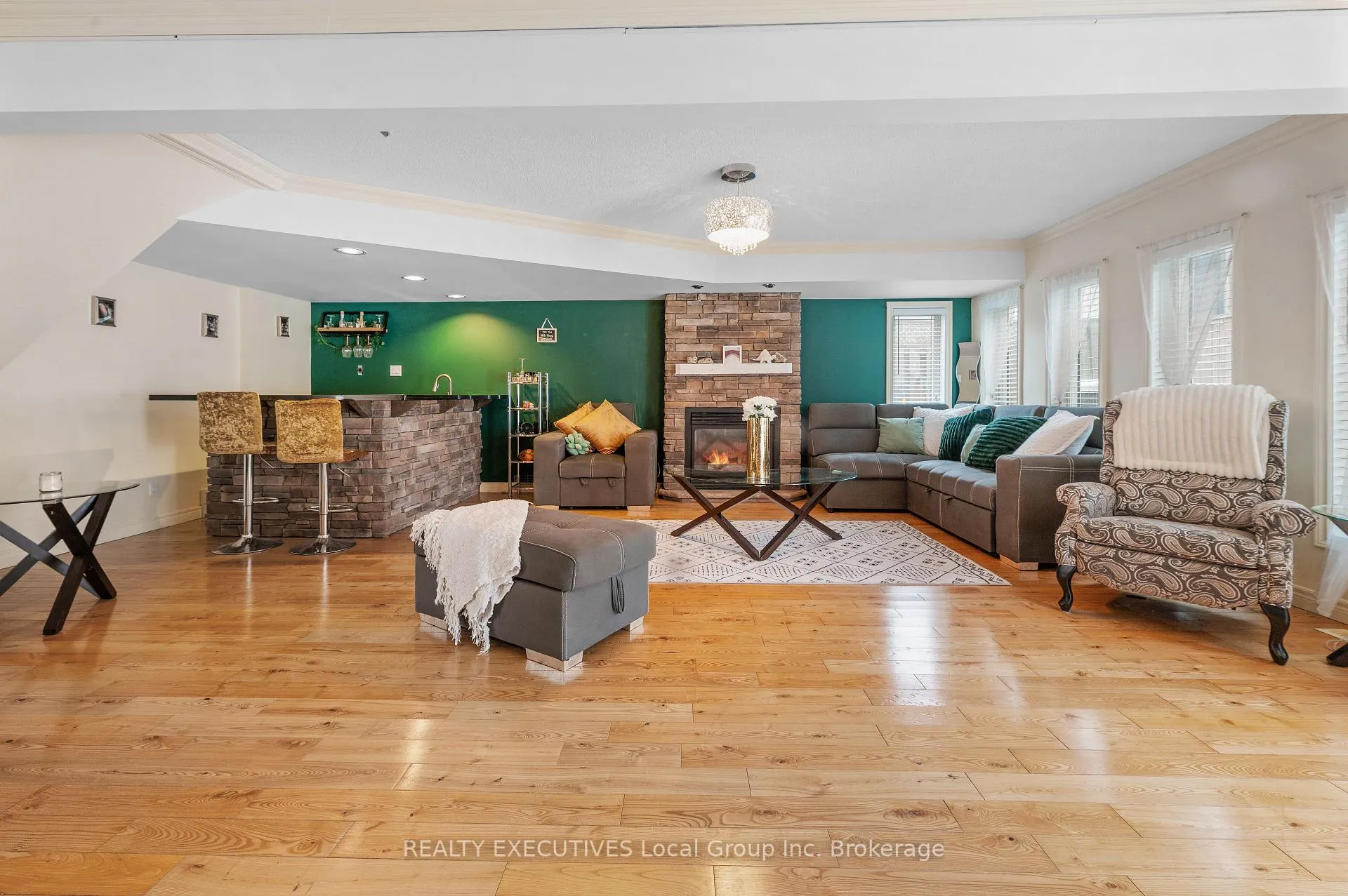 Photo 4 of 962 Lakeshore Drive, North Bay, Ferris — HOMEH