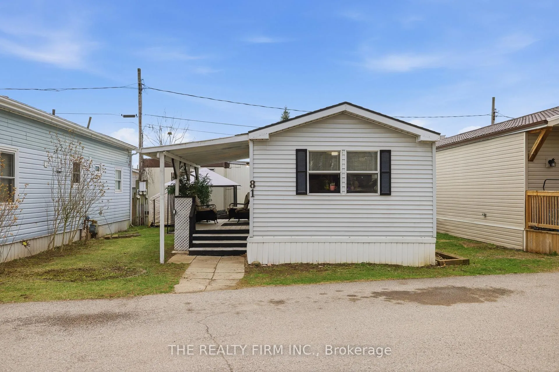 Front of Unit 81, 198 Springbank Drive