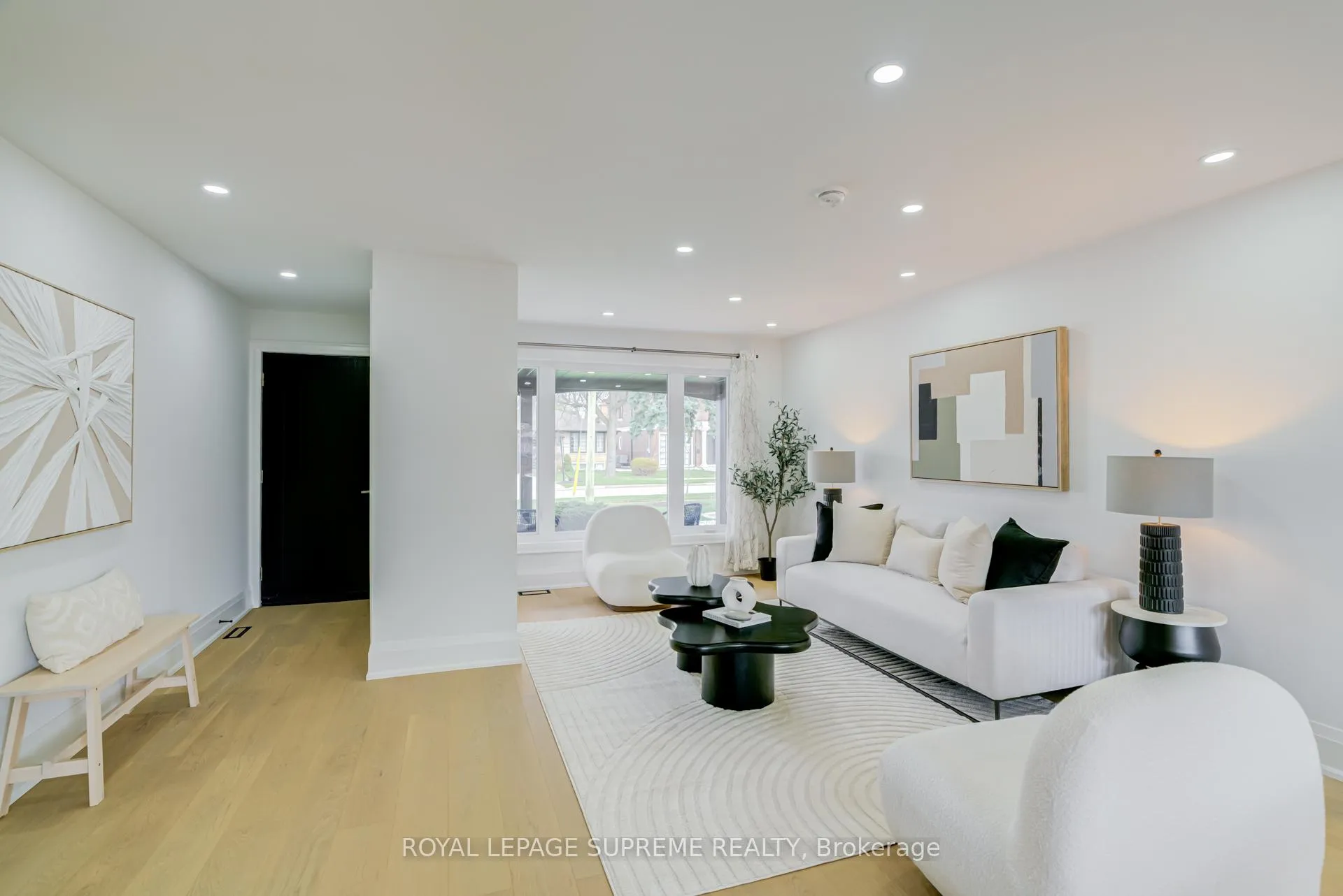 Photo 3 of 21 Spencely Court, Etobicoke, Willowridge-Martingrove-Richview — HOMEH