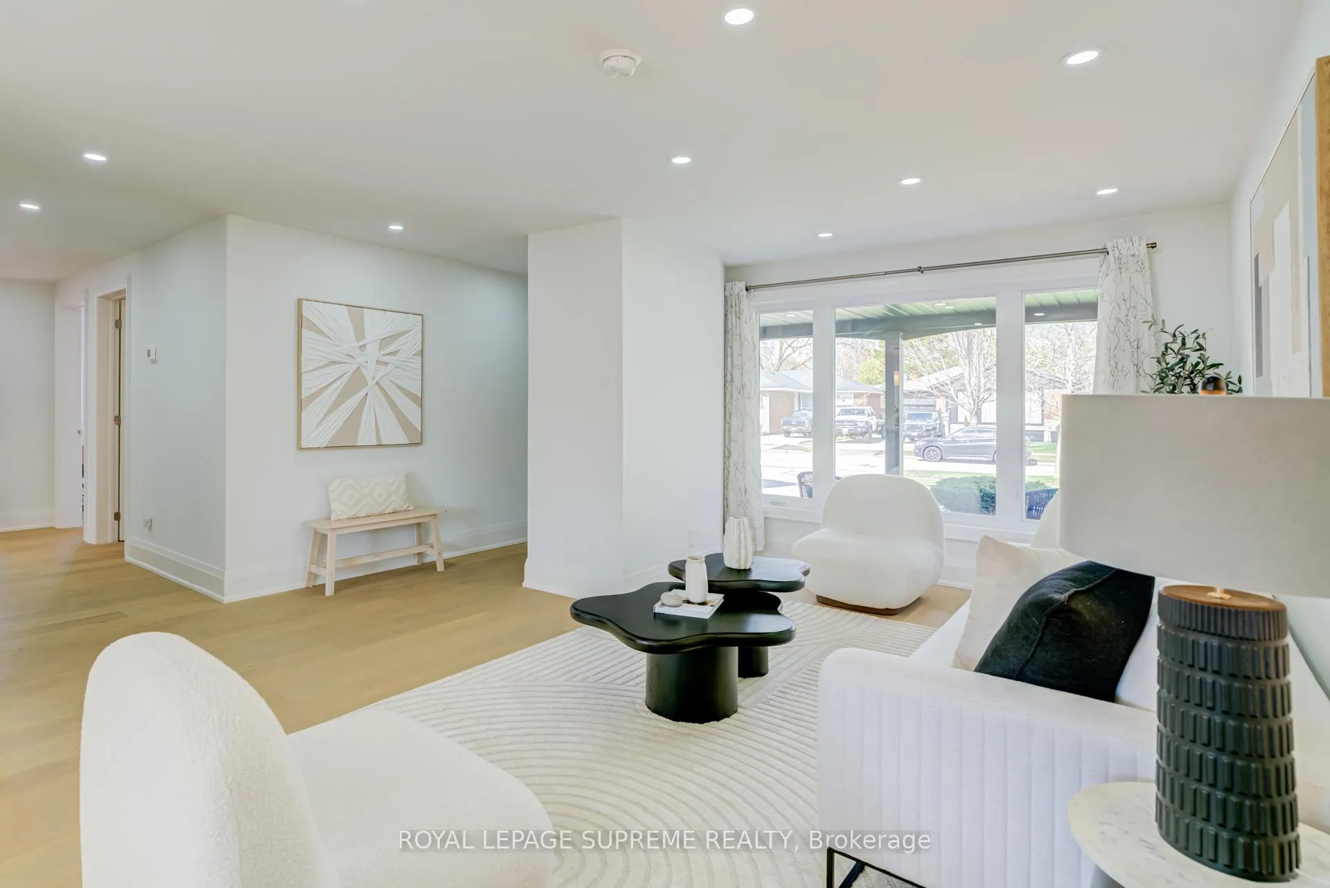 Photo 5 of 21 Spencely Court, Etobicoke, Willowridge-Martingrove-Richview — HOMEH