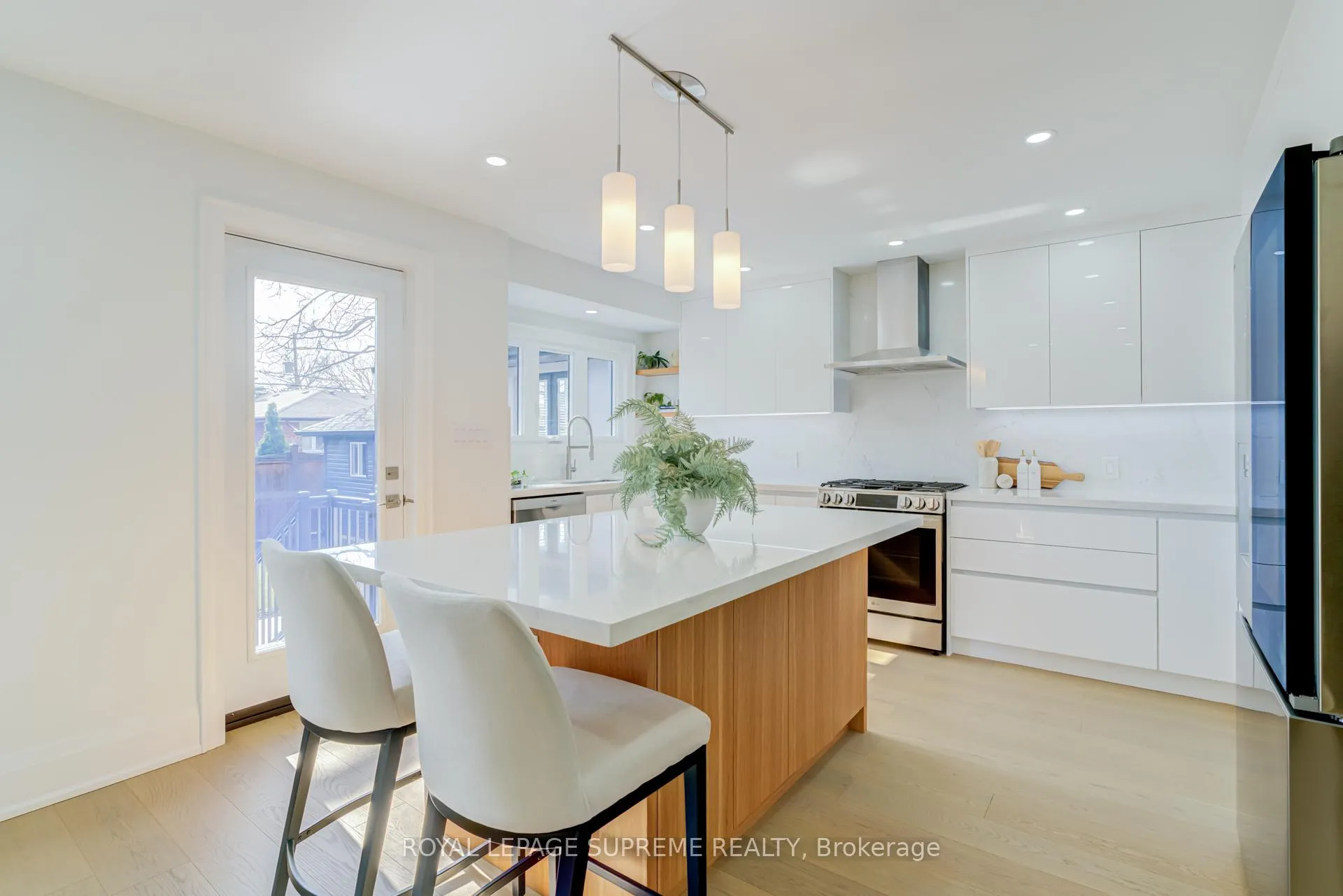 Photo 7 of 21 Spencely Court, Etobicoke, Willowridge-Martingrove-Richview — HOMEH