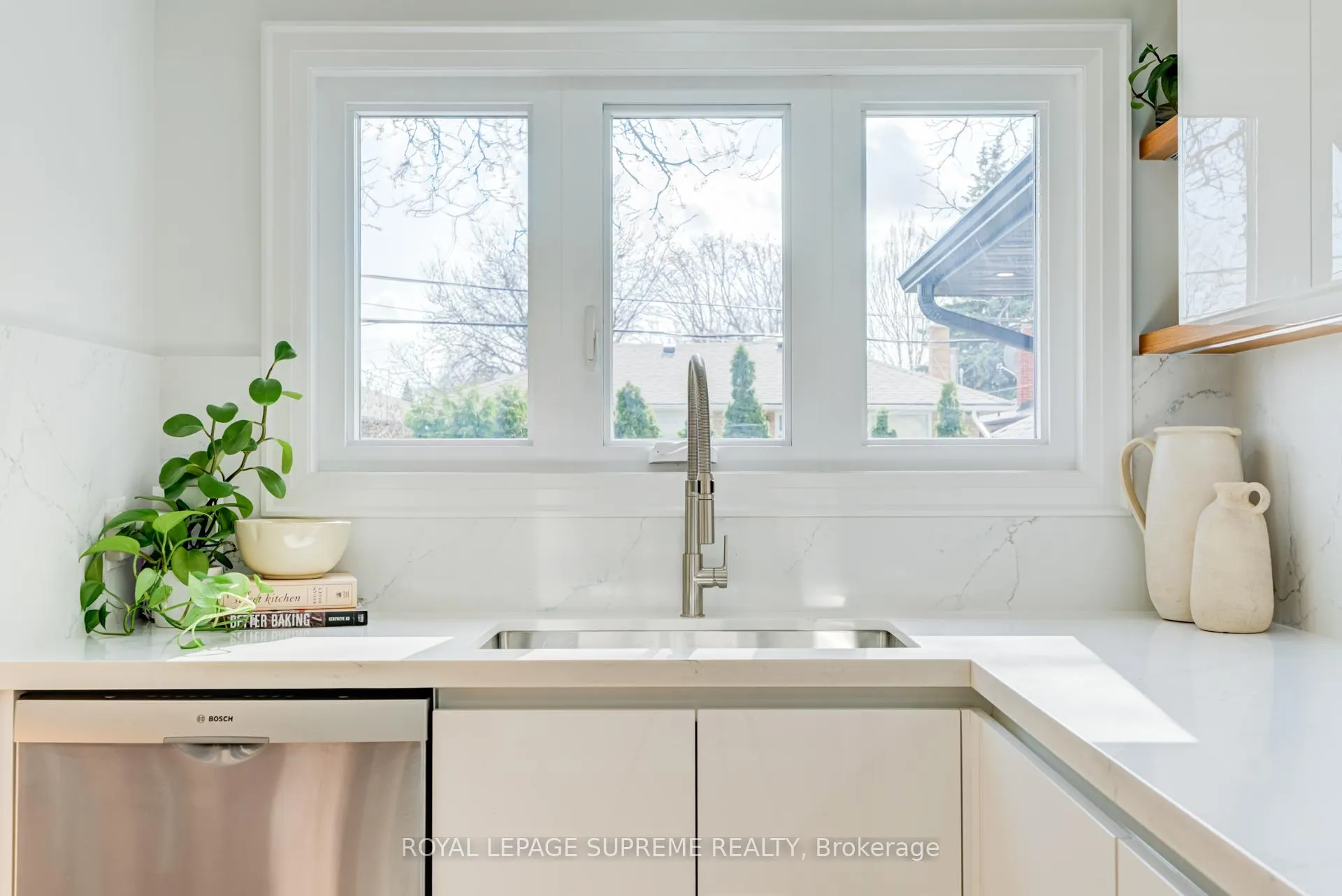 Photo 9 of 21 Spencely Court, Etobicoke, Willowridge-Martingrove-Richview — HOMEH