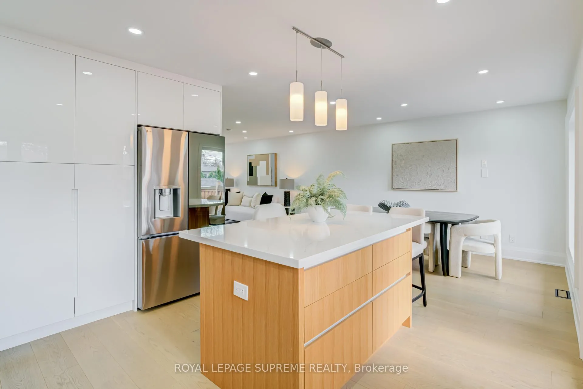 Photo 10 of 21 Spencely Court, Etobicoke, Willowridge-Martingrove-Richview — HOMEH