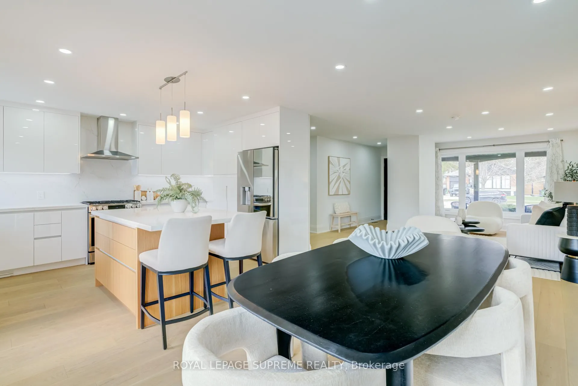Photo 12 of 21 Spencely Court, Etobicoke, Willowridge-Martingrove-Richview — HOMEH
