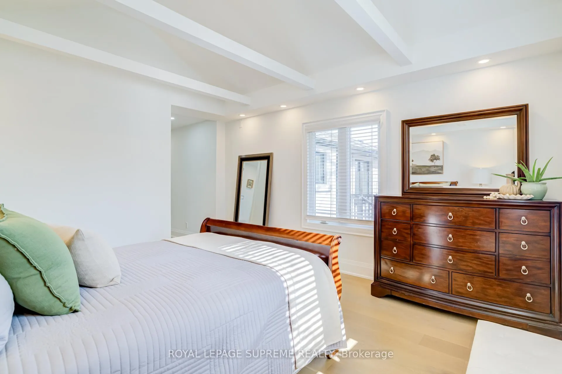 Photo 14 of 21 Spencely Court, Etobicoke, Willowridge-Martingrove-Richview — HOMEH