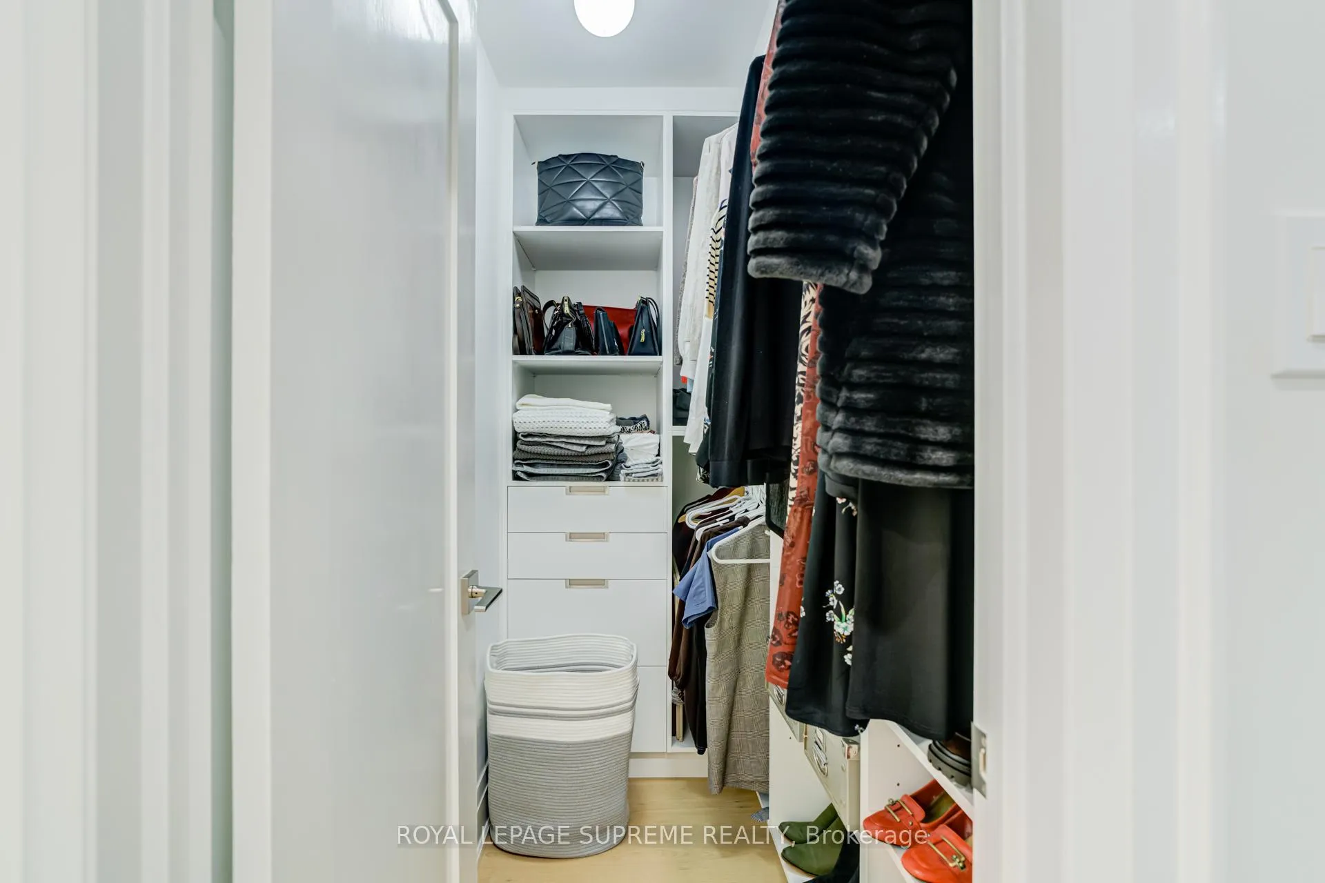 Photo 16 of 21 Spencely Court, Etobicoke, Willowridge-Martingrove-Richview — HOMEH