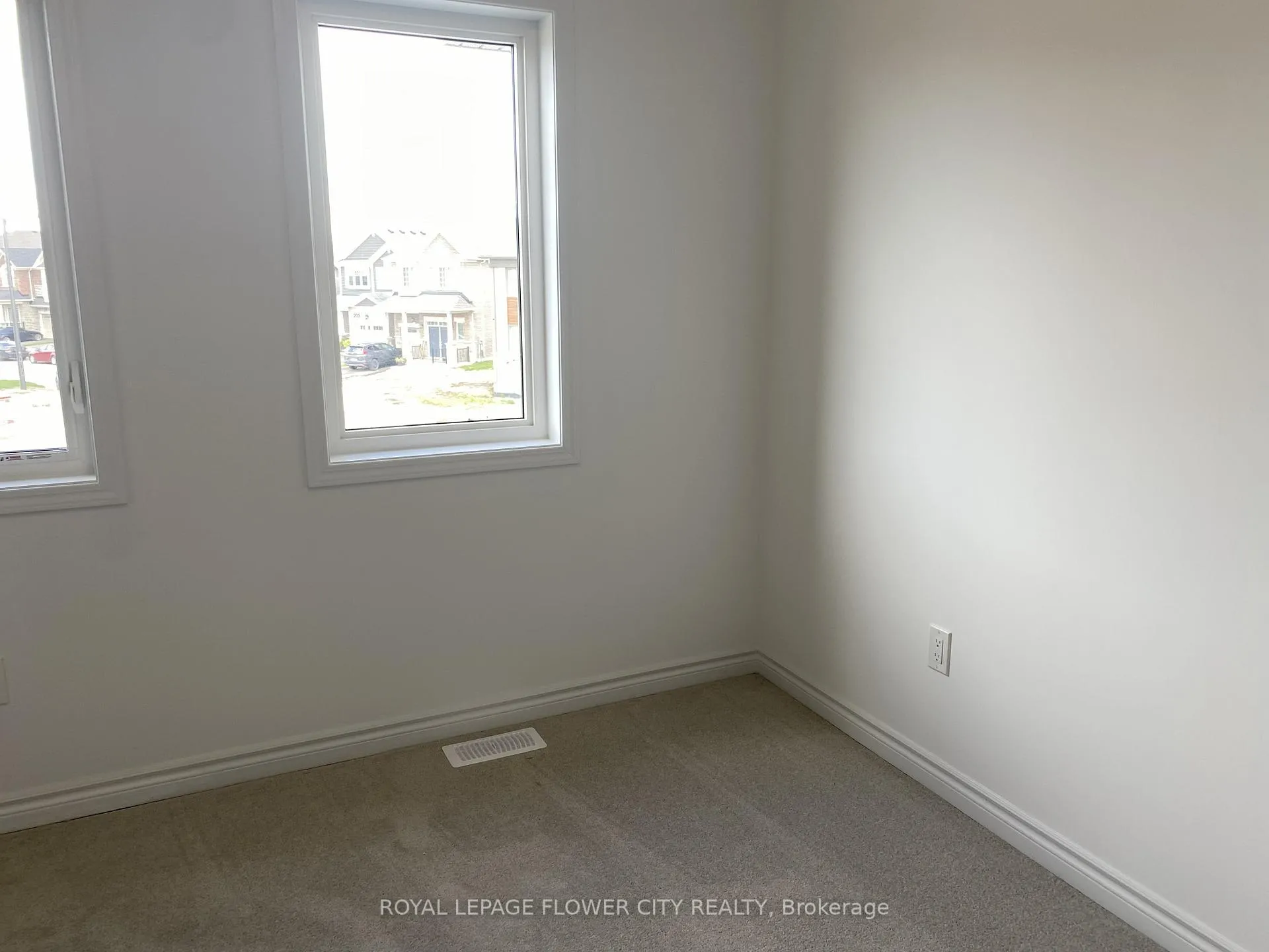 Photo 10 of 210 Histand Trail, Kitchener — HOMEH