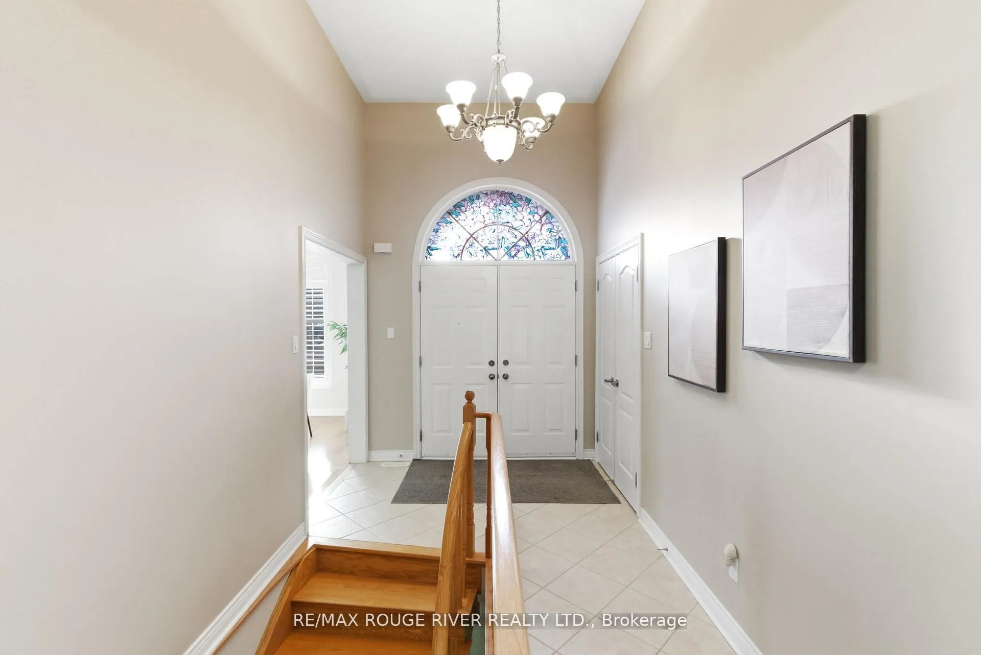 Photo 2 of 106 Tormina Boulevard, Whitby, Taunton North — HOMEH