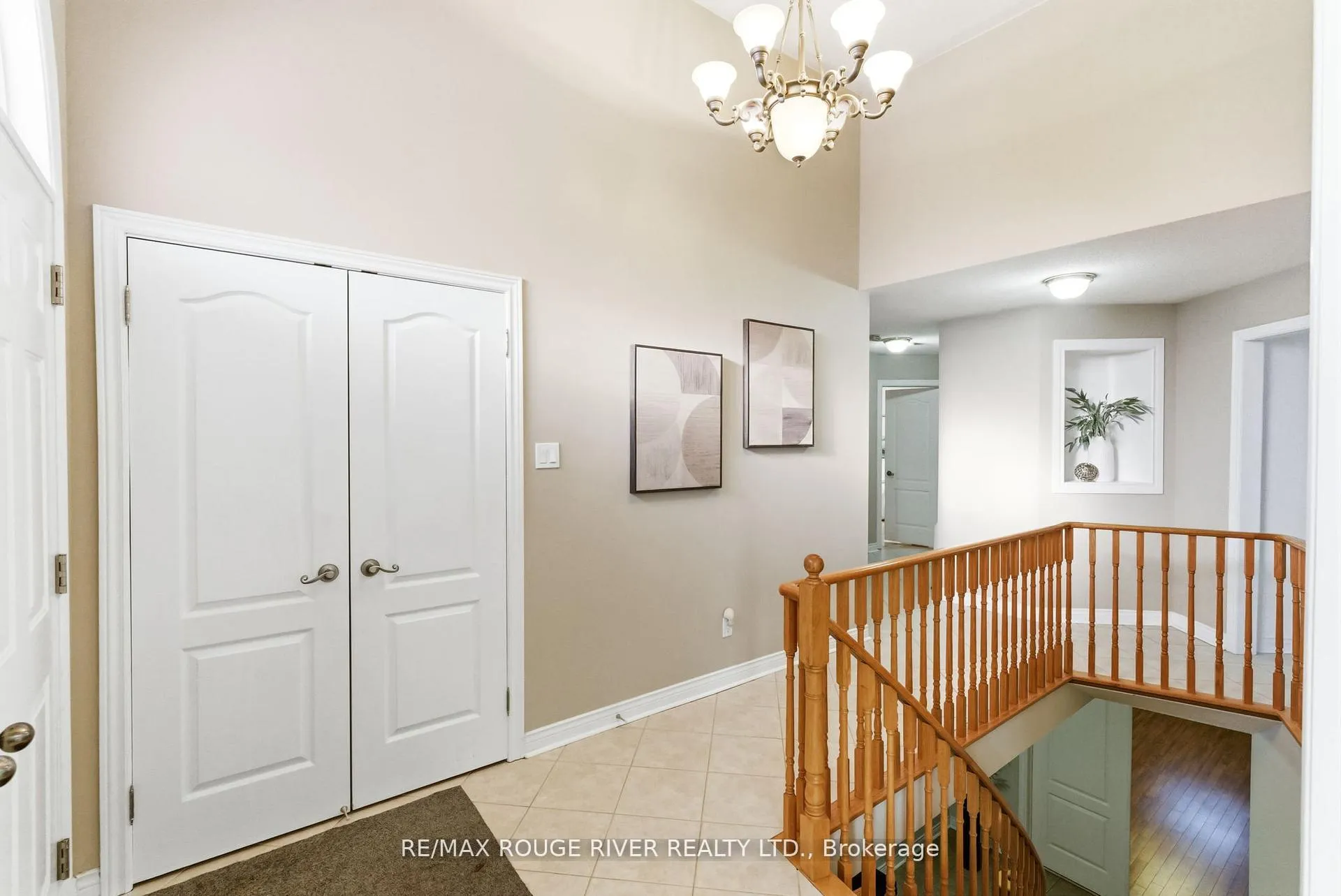 Photo 3 of 106 Tormina Boulevard, Whitby, Taunton North — HOMEH