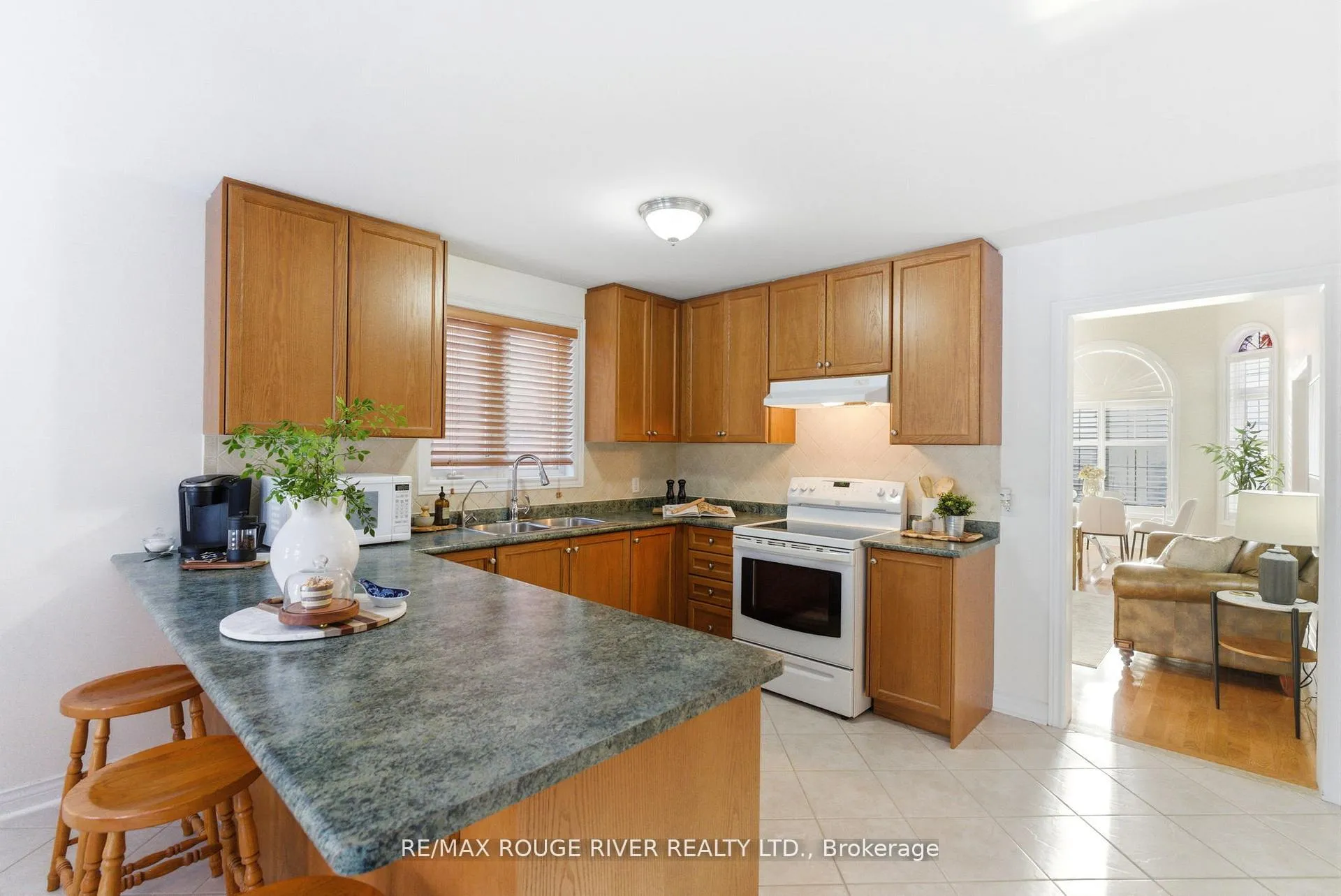 Photo 12 of 106 Tormina Boulevard, Whitby, Taunton North — HOMEH