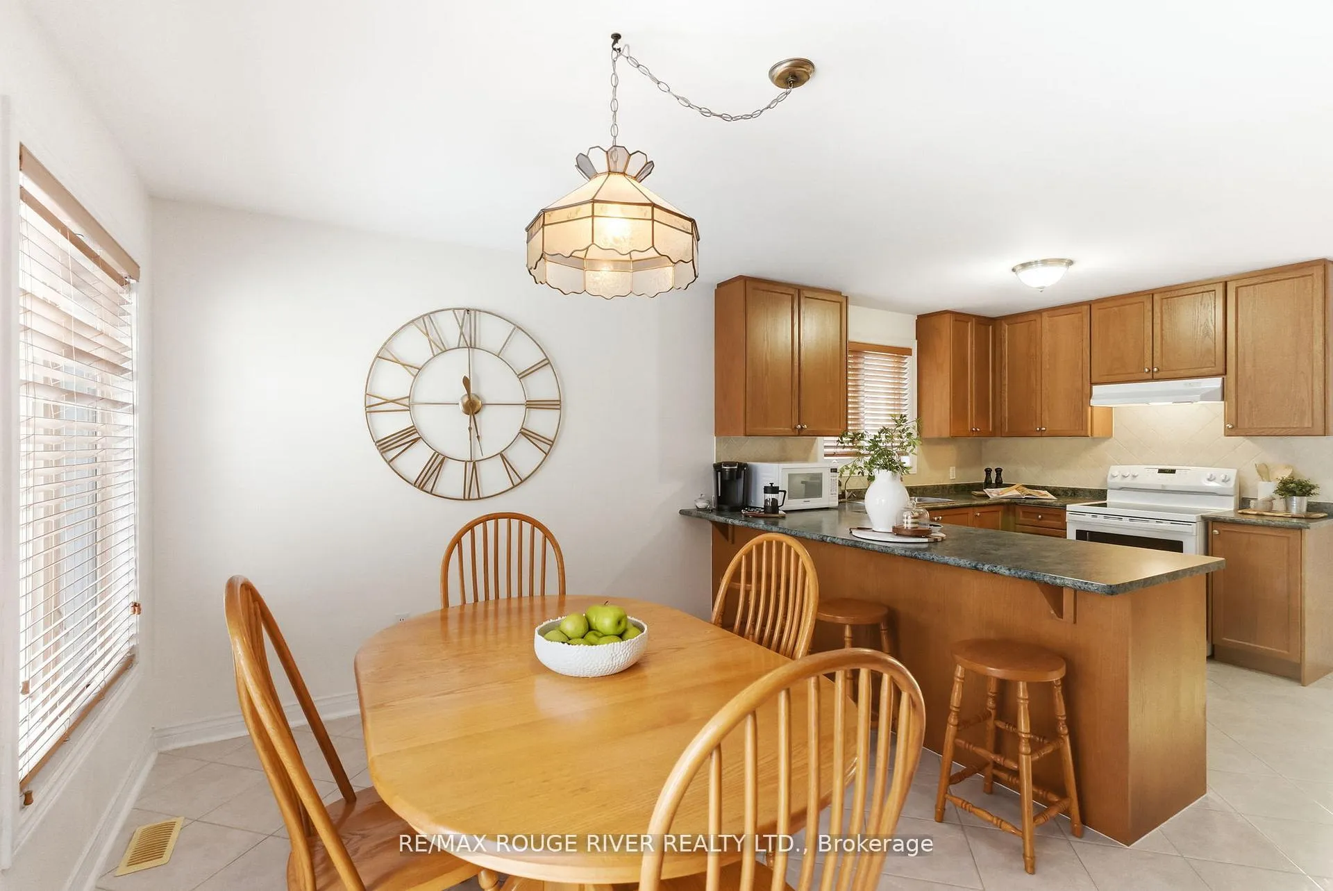 Photo 14 of 106 Tormina Boulevard, Whitby, Taunton North — HOMEH