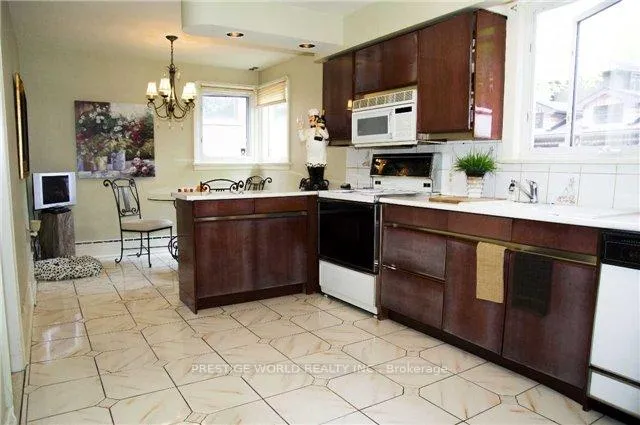 Photo 6 of 32 Playter Crescent, Toronto, Playter Estates-Danforth — HOMEH