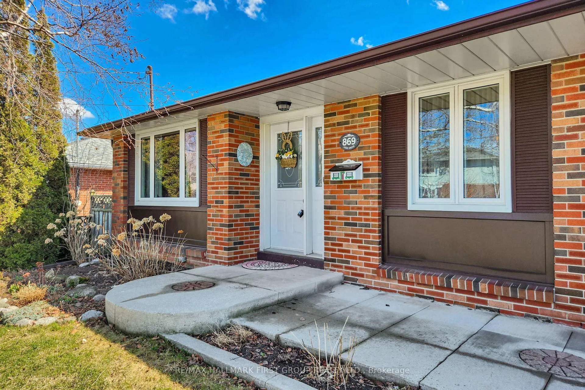 Photo 3 of 869 Vicki Drive, Pickering, West Shore — HOMEH