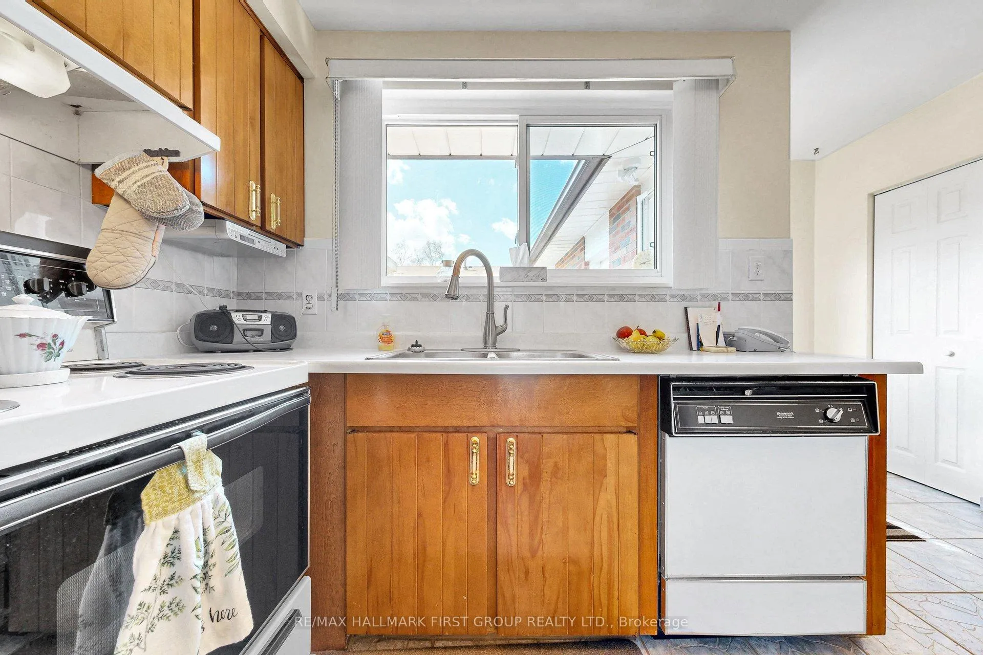 Photo 20 of 869 Vicki Drive, Pickering, West Shore — HOMEH
