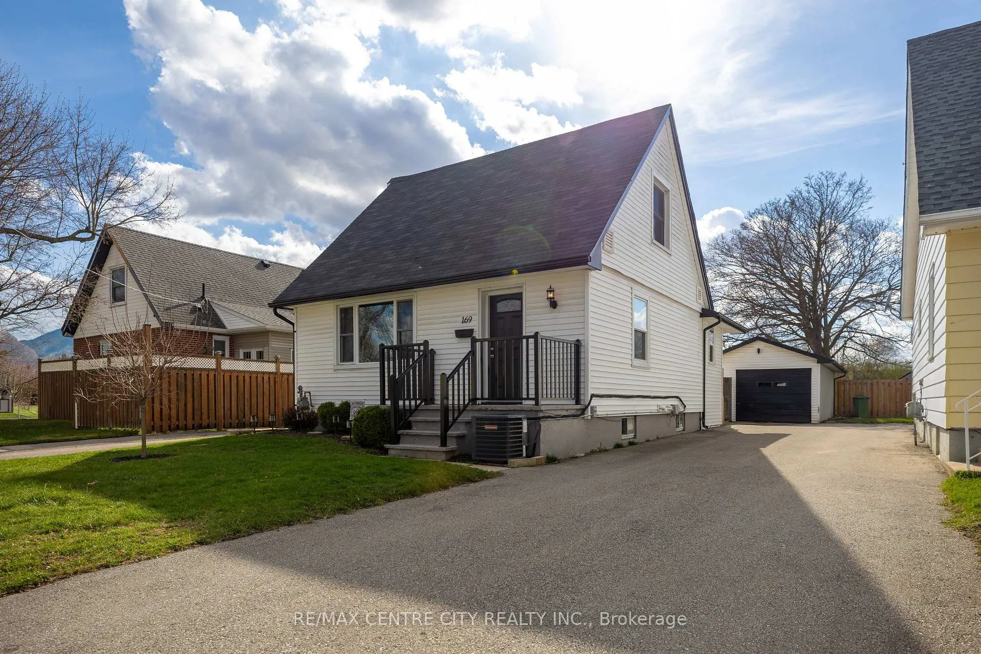 Photo 1 of 169 Fifth Avenue, St. Thomas — HOMEH
