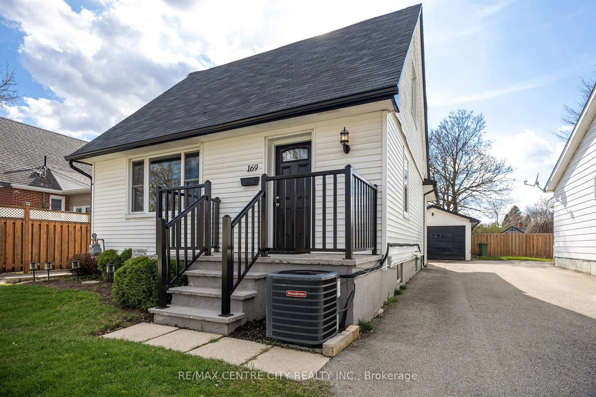 Photo 4 of 169 Fifth Avenue, St. Thomas — HOMEH