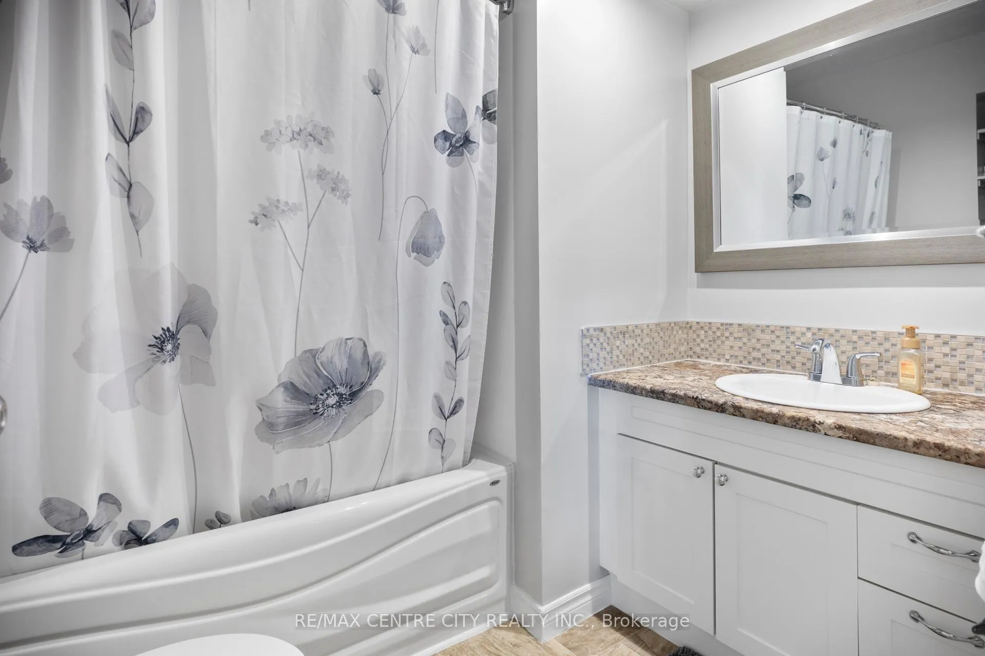 Photo 14 of 169 Fifth Avenue, St. Thomas — HOMEH