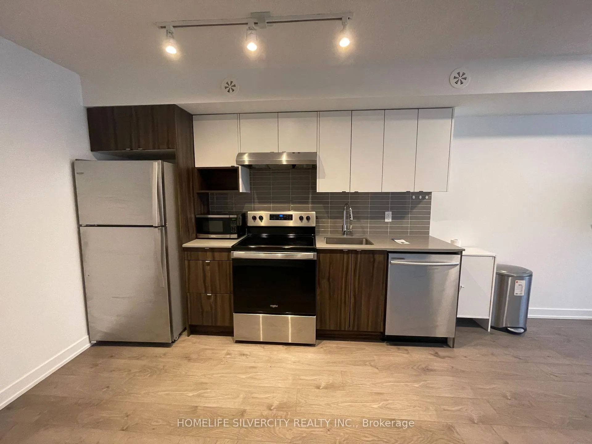 Photo 2 of Unit 403, 1141 Cooke Boulevard, Burlington, LaSalle — HOMEH