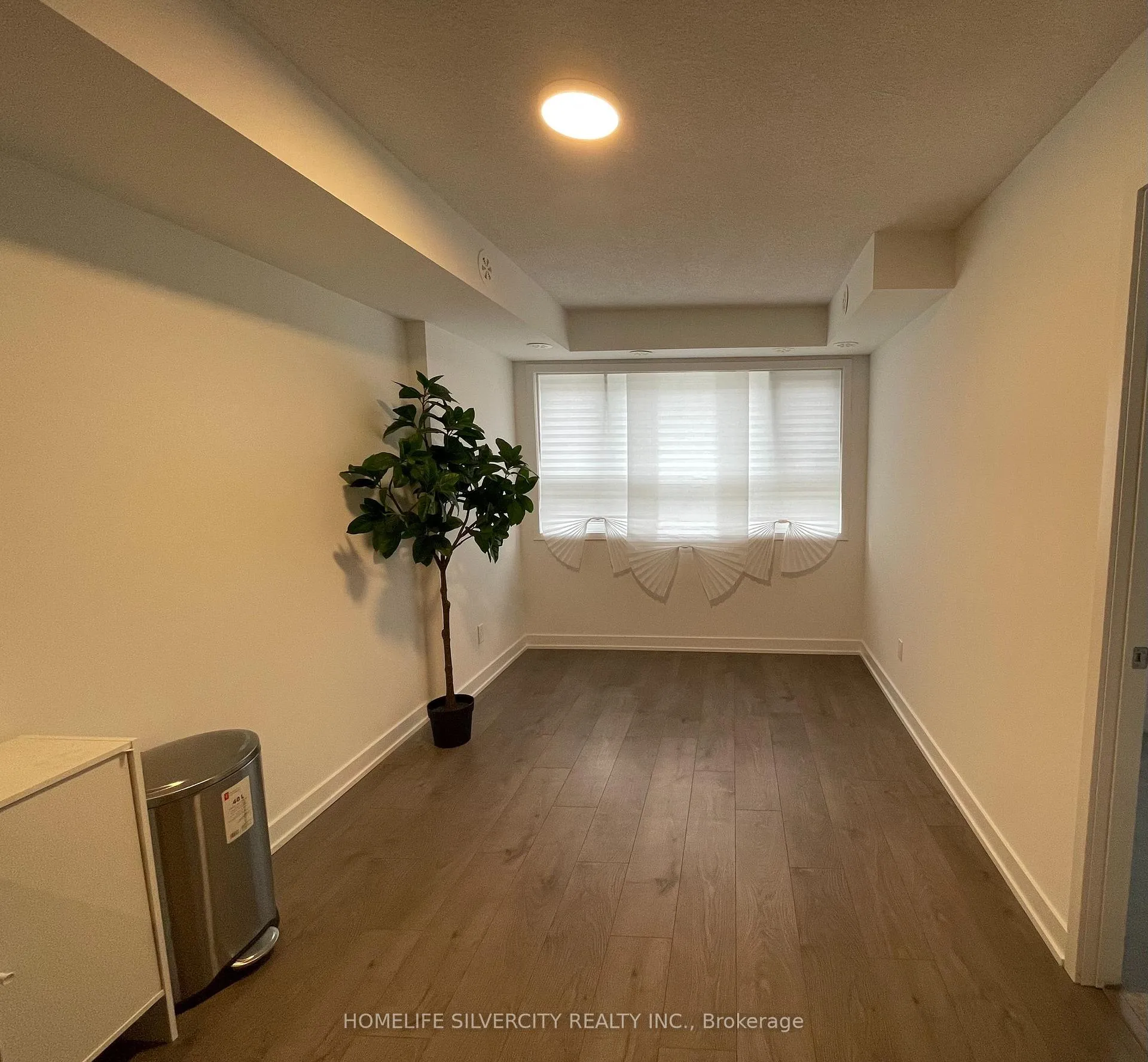 Photo 3 of Unit 403, 1141 Cooke Boulevard, Burlington, LaSalle — HOMEH