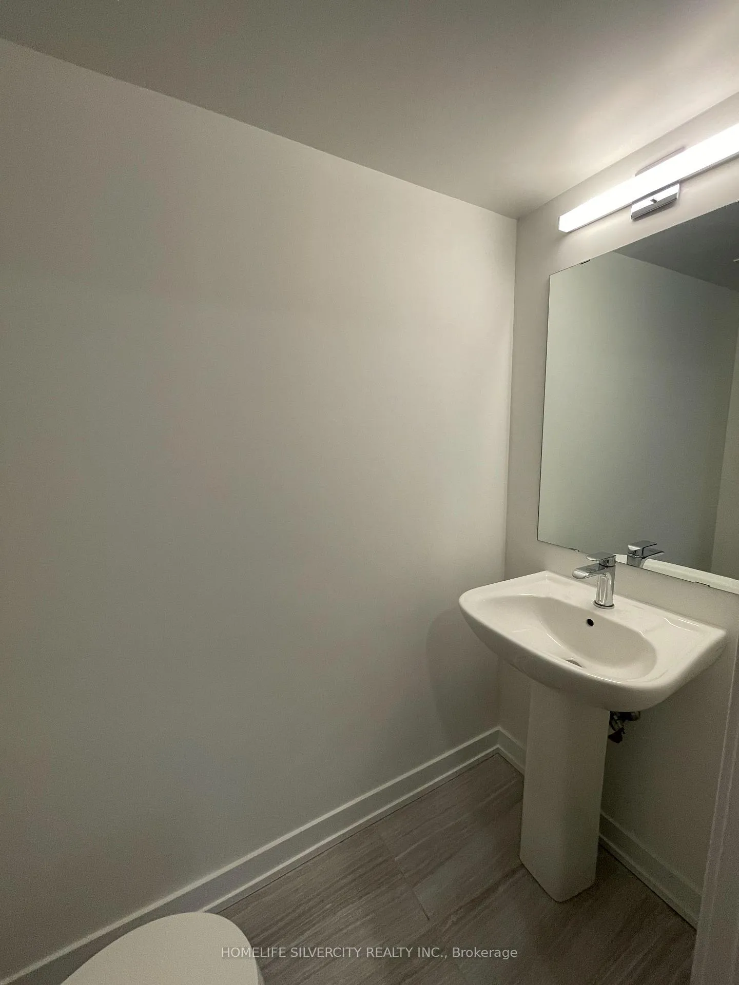 Photo 5 of Unit 403, 1141 Cooke Boulevard, Burlington, LaSalle — HOMEH