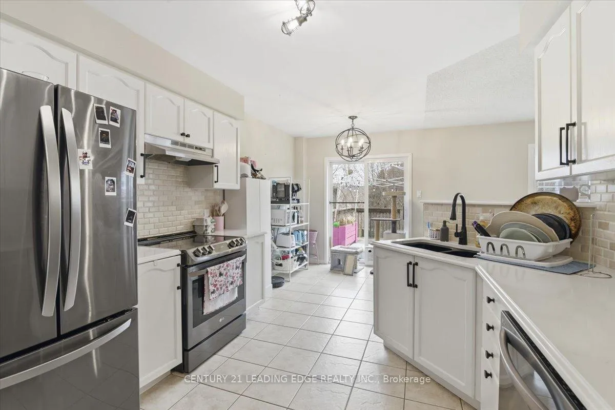 Photo 6 of 10 Crough Street, Clarington, Bowmanville — HOMEH